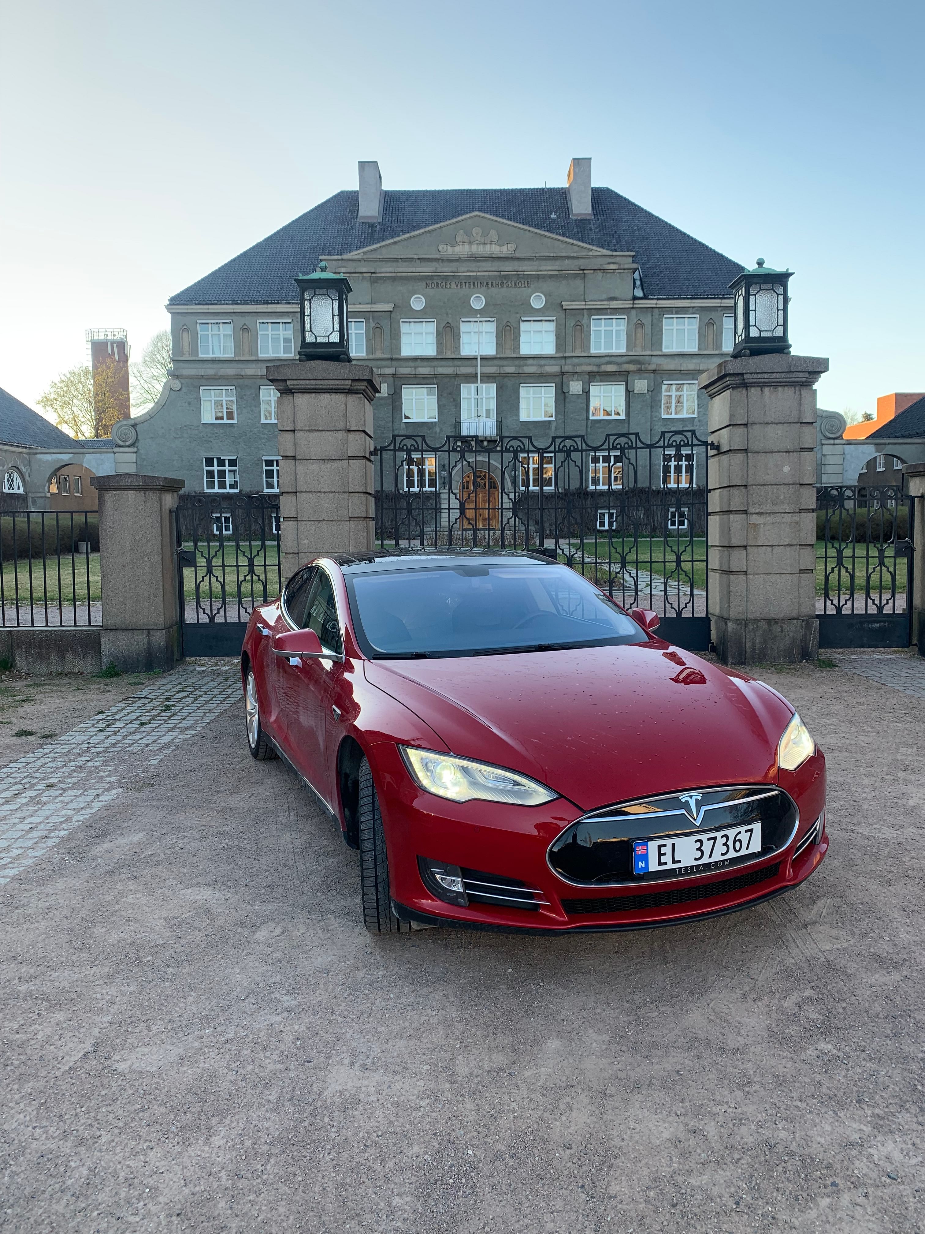 Lei en Tesla Model S 2014 Elektrisk Automatisk i Oslo (Motzfeldts gate 21)  - Getaround