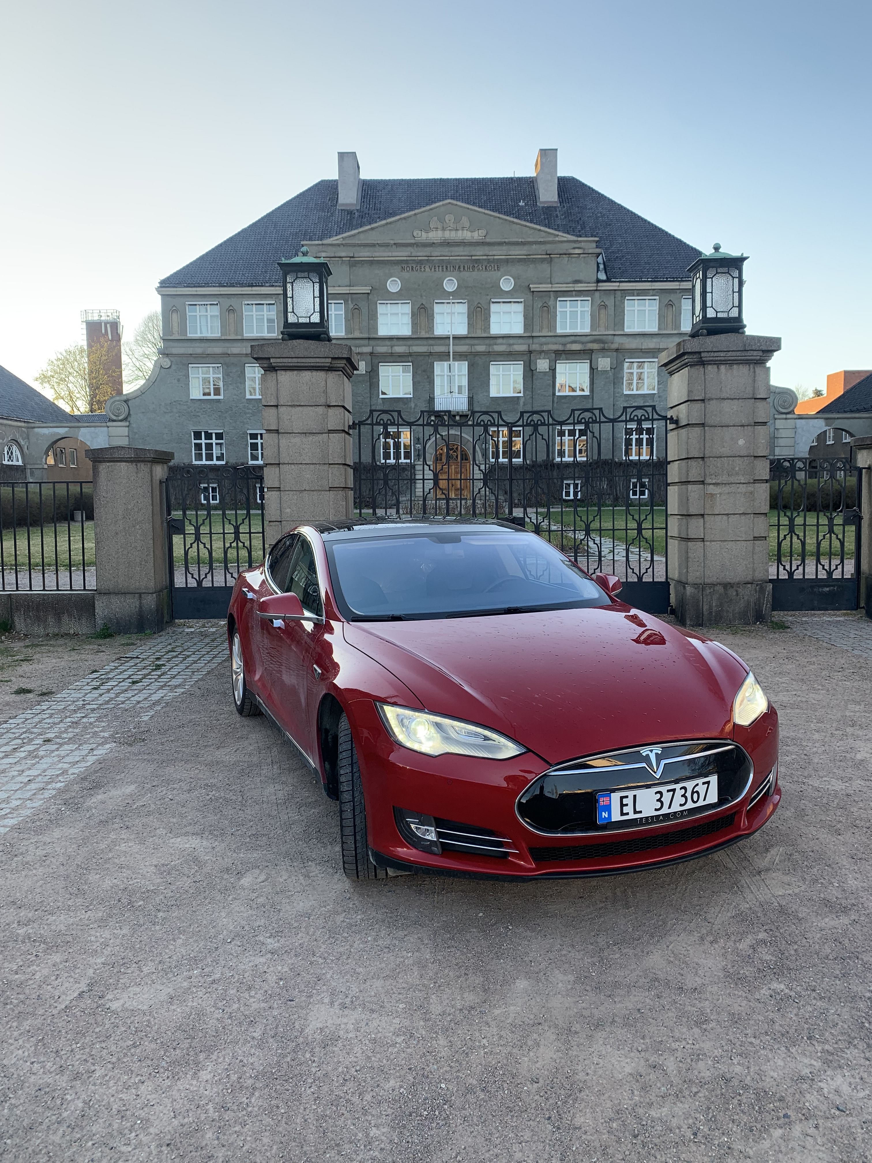 Lei en Tesla Model S 2014 Elektrisk Automatisk i Oslo (Motzfeldts gate 21)  - Getaround