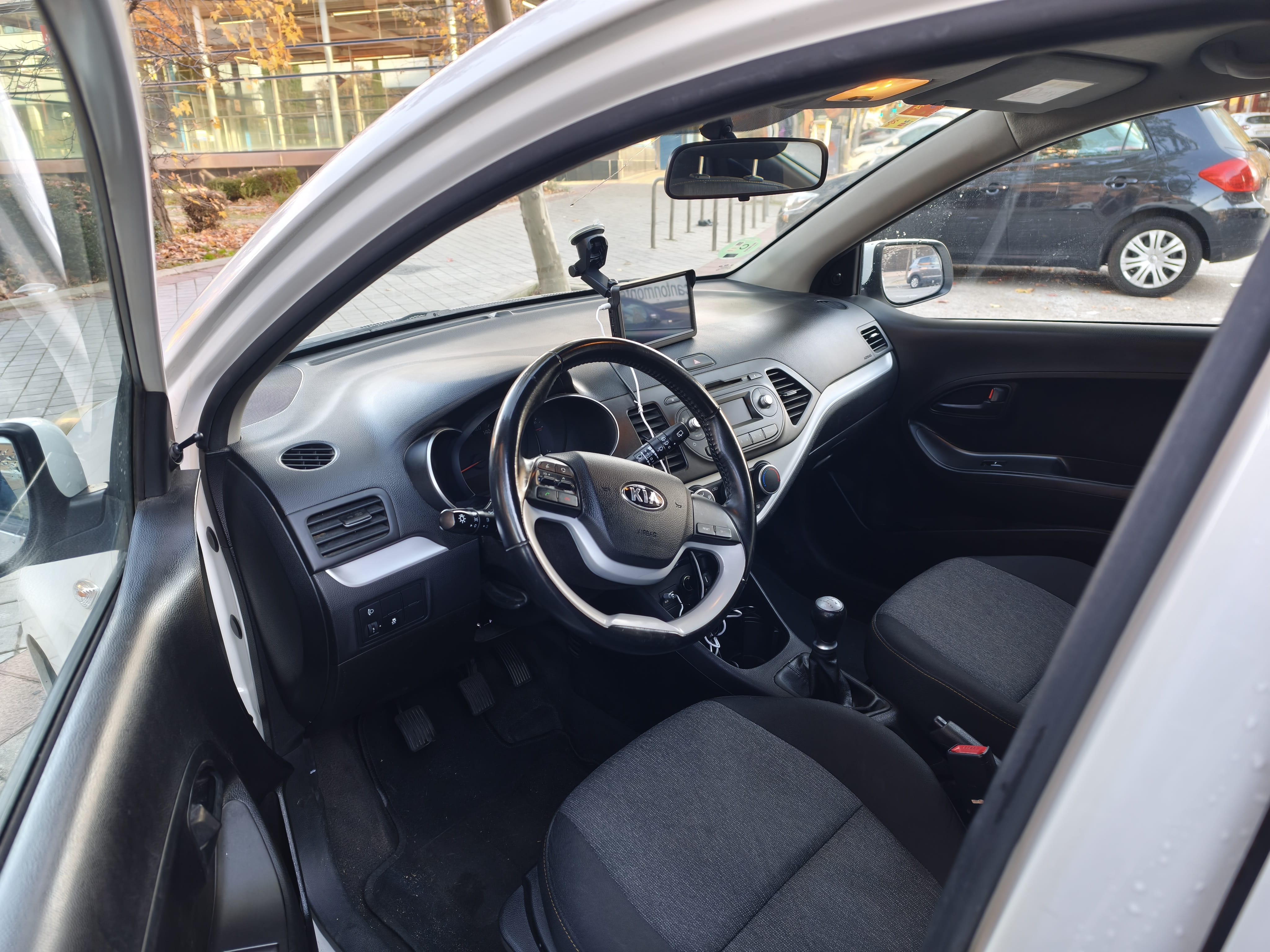 Kia Picanto 1.0 con Audio Bluetooth