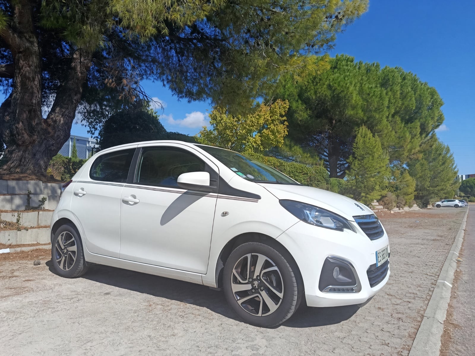 Peugeot 108 1.2 Essence  Très Économique avec Audio Bluetooth