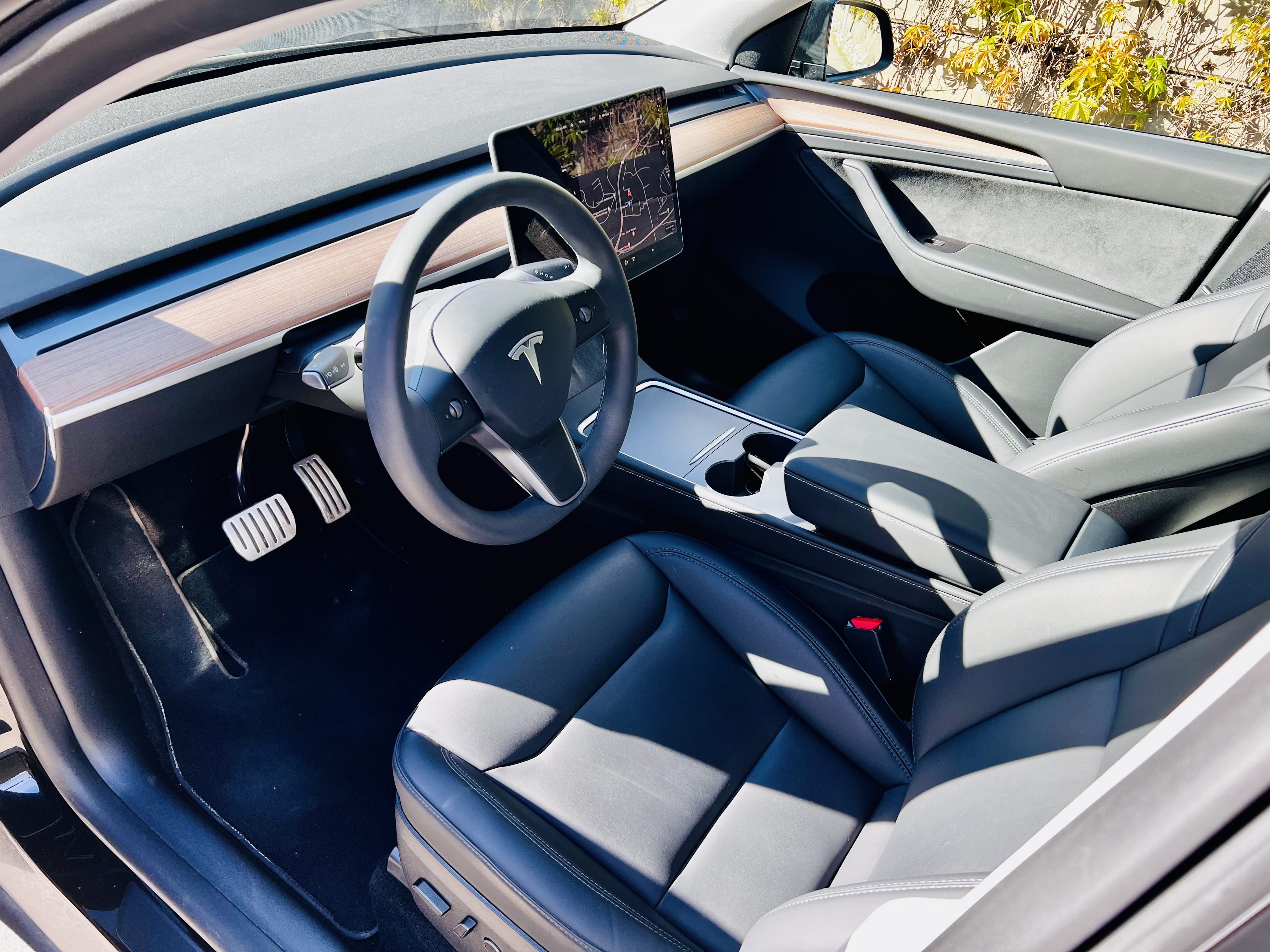 Tesla Model Y Performance med Cruisekontroll