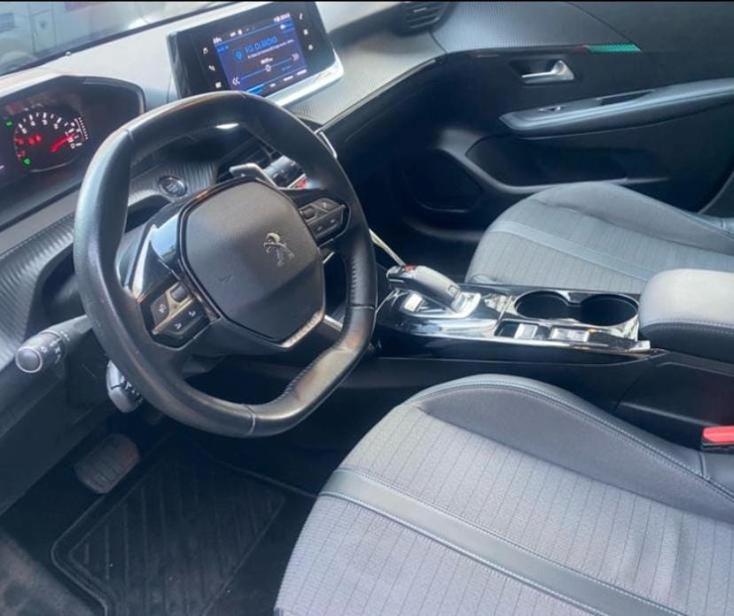 Peugeot 208 with Cruise control