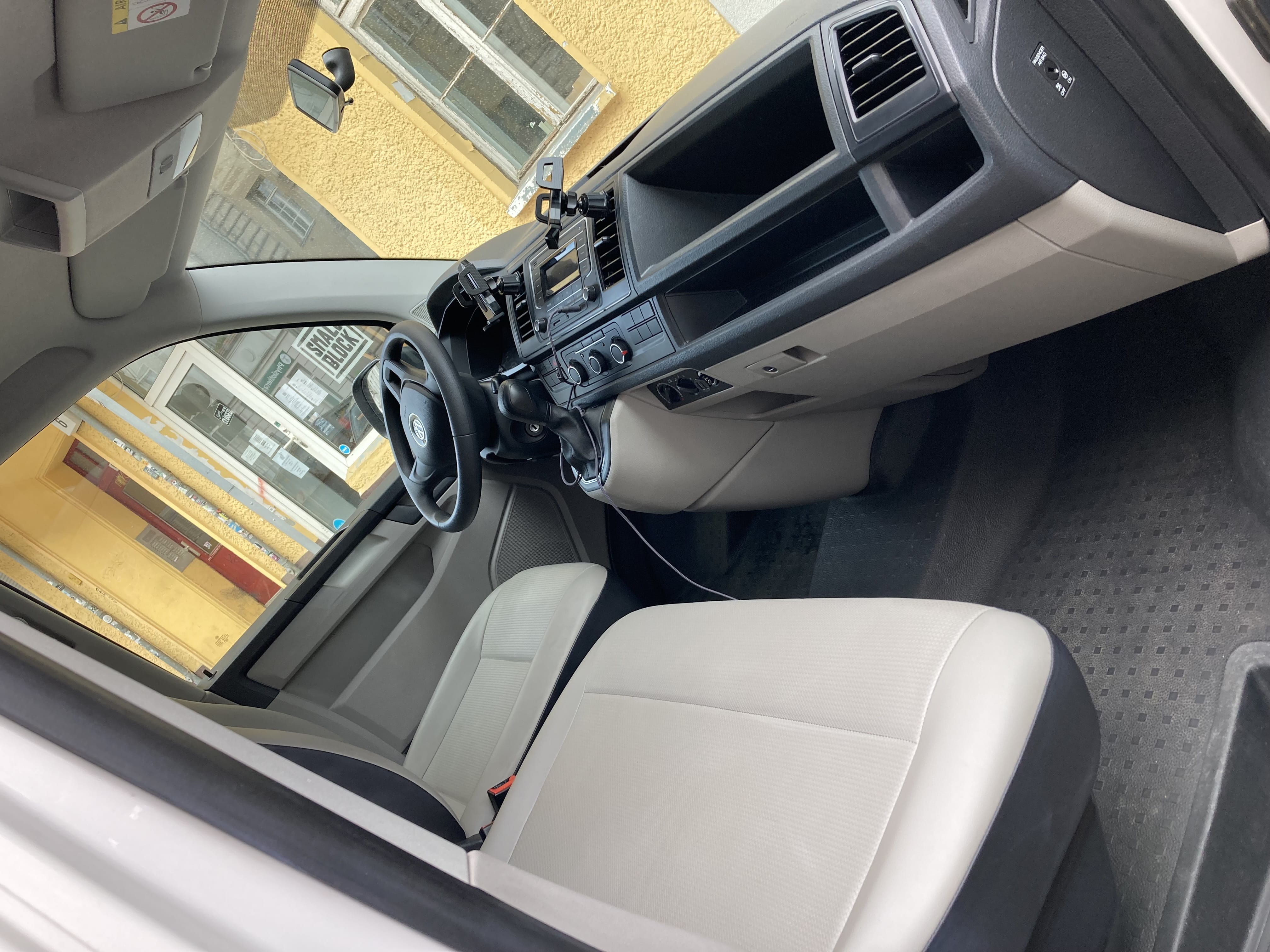 Volkswagen Transporter Kombi mit Bluetooth-Audio