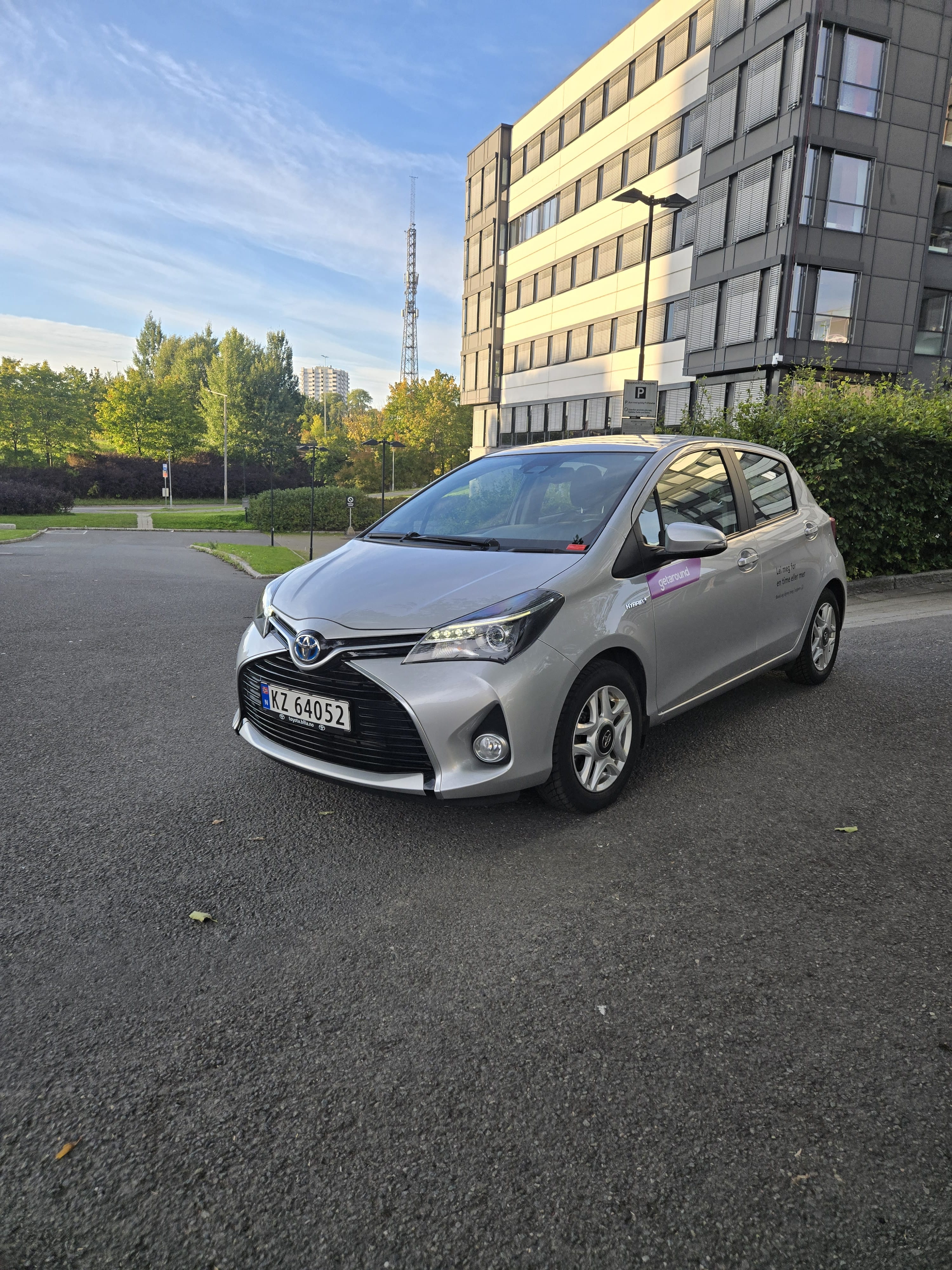 Toyota Yaris Hybrid 1,5 Bensin, Automat inkl. BEBOERKORT SONE parkering, 2016, Blyfri 95 / Elektrisk (hybrid), automatisk