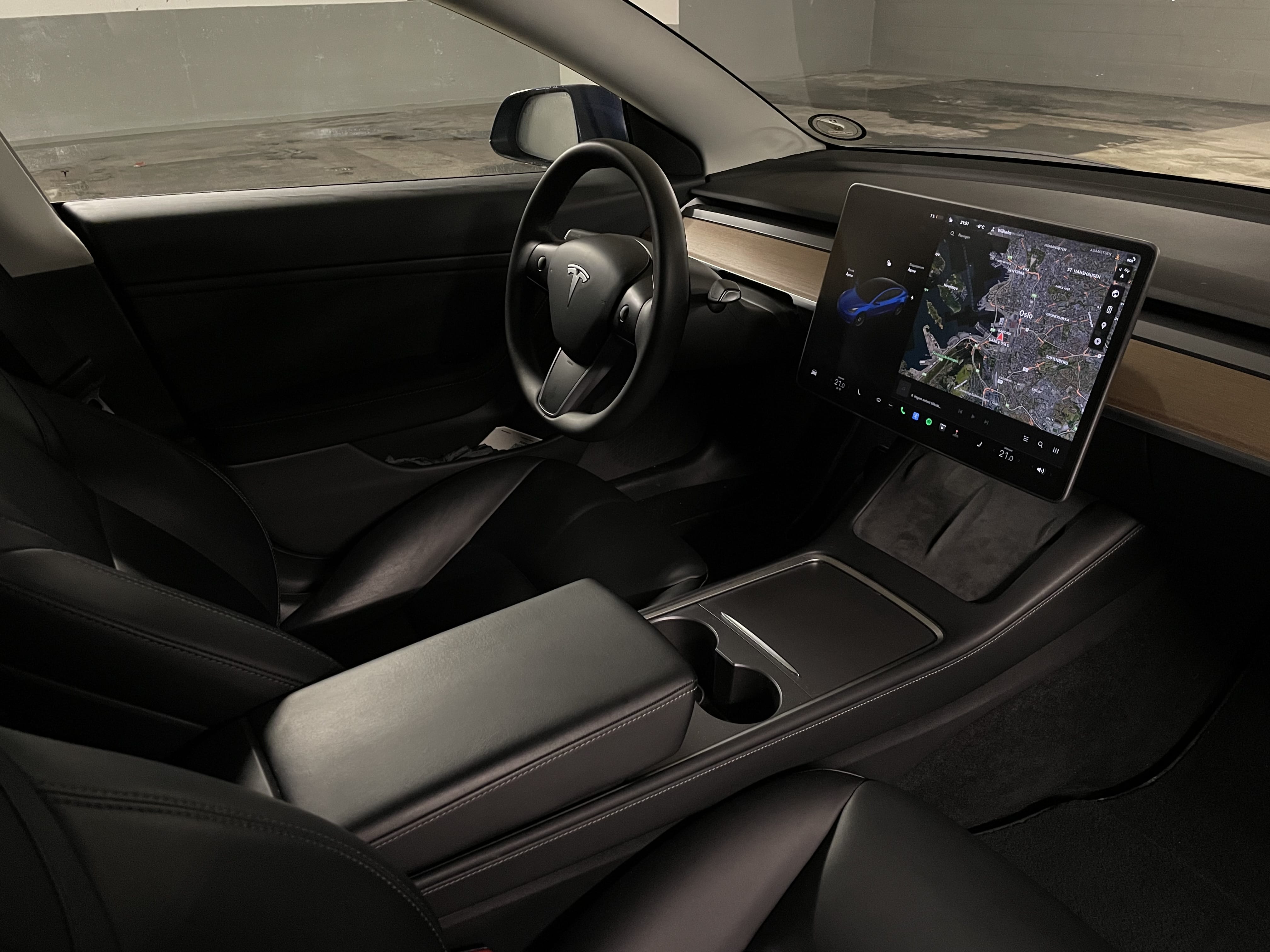 Tesla Model 3 (LR AWD) med Cruisekontroll
