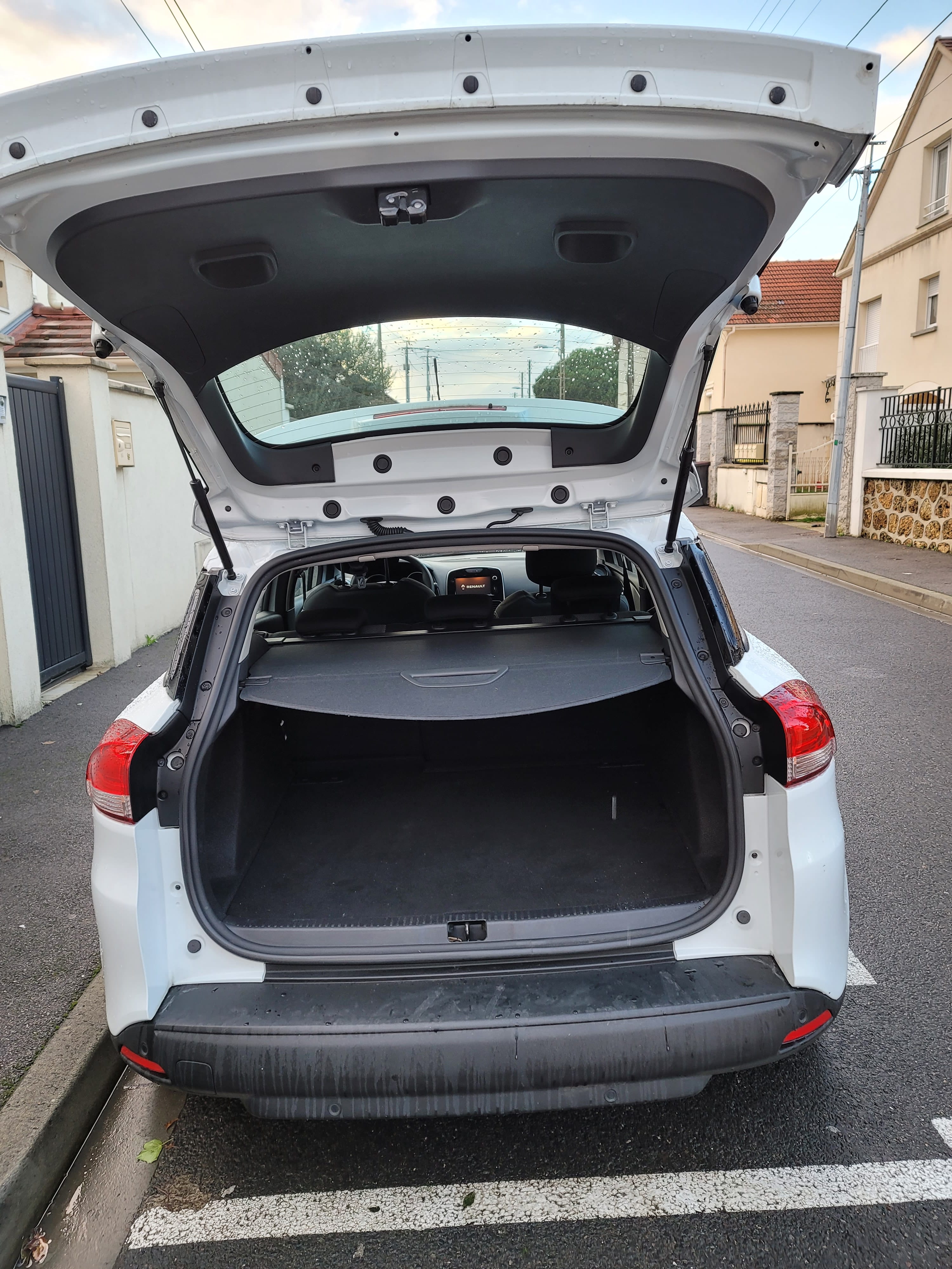 Renault Clio Estate  Athis-Mons - FC061BB avec Audio Bluetooth