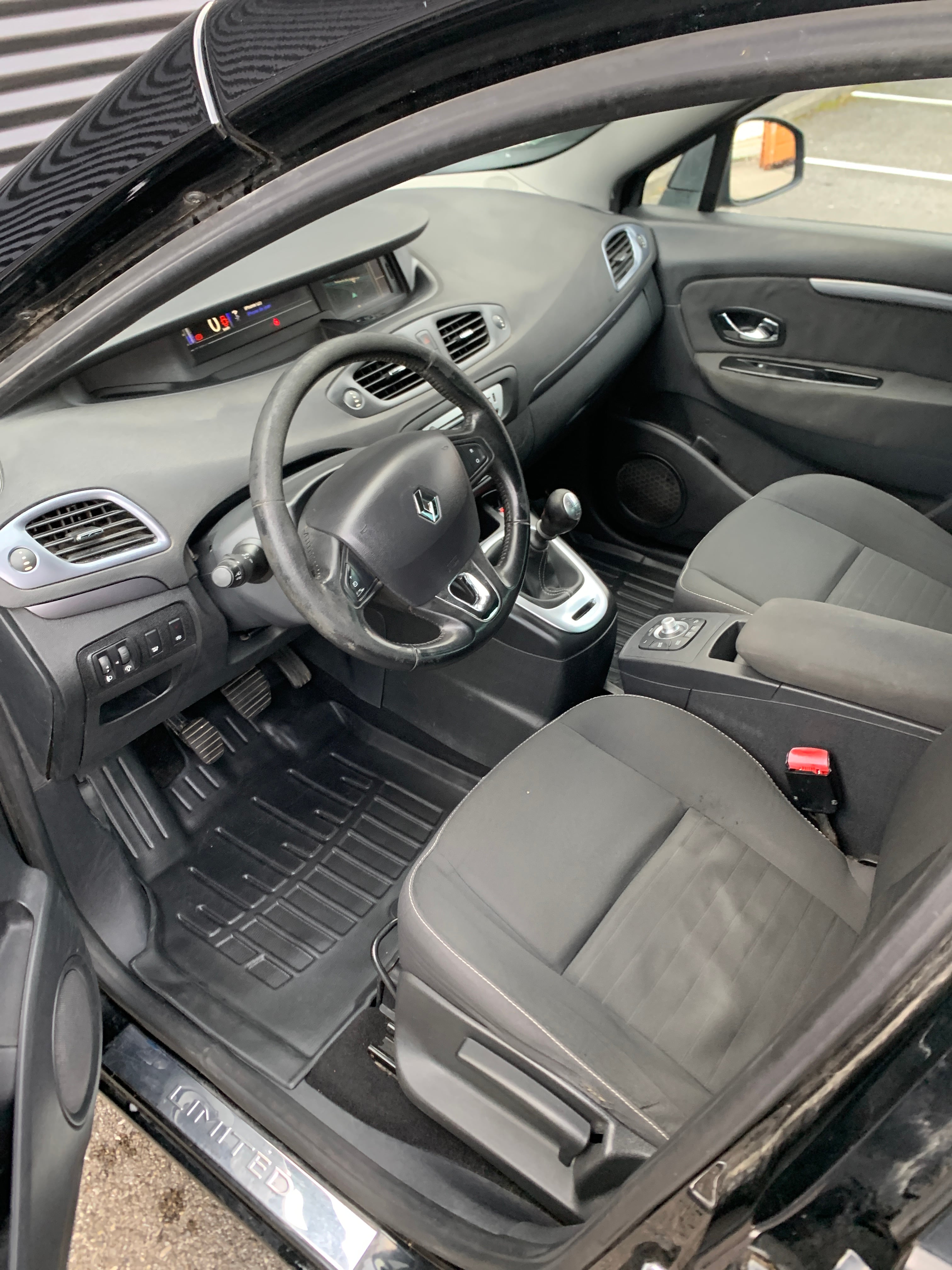 Renault Grand Scenic avec Siège bébé