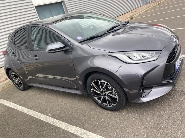 Toyota Yaris Hybride, 2022, Essence 98 / Électrique (hybride), automatique