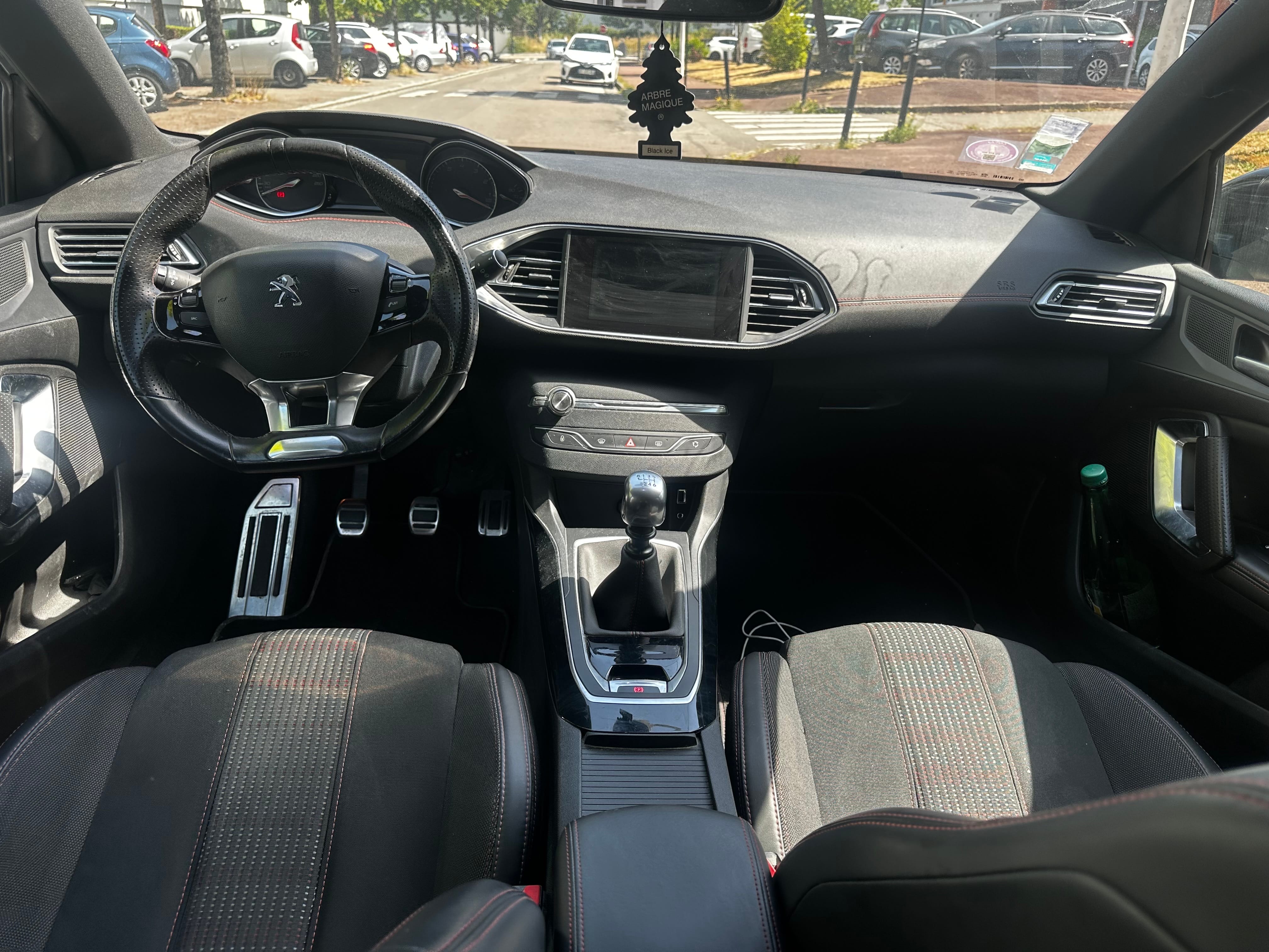 Peugeot 308 avec GPS