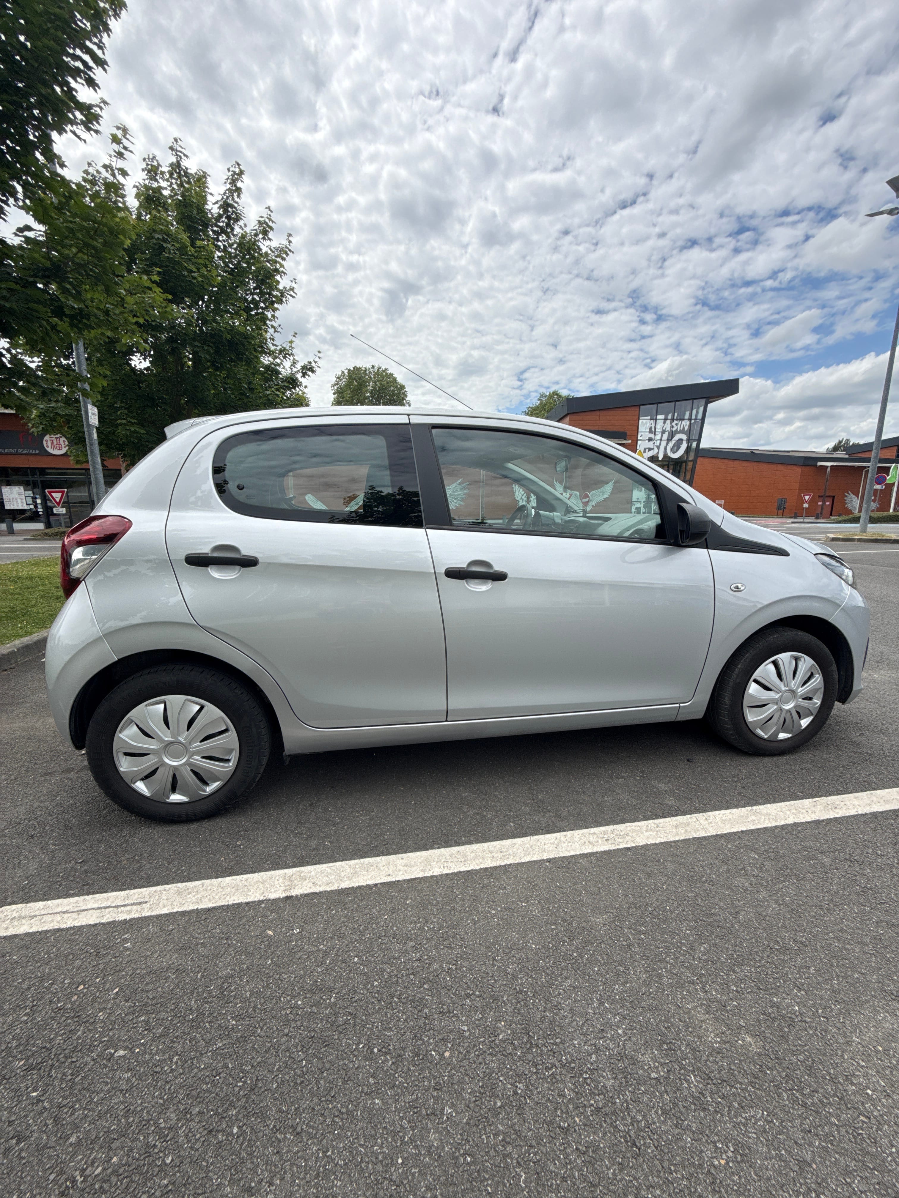 Peugeot 108 1.0 essence 72cv