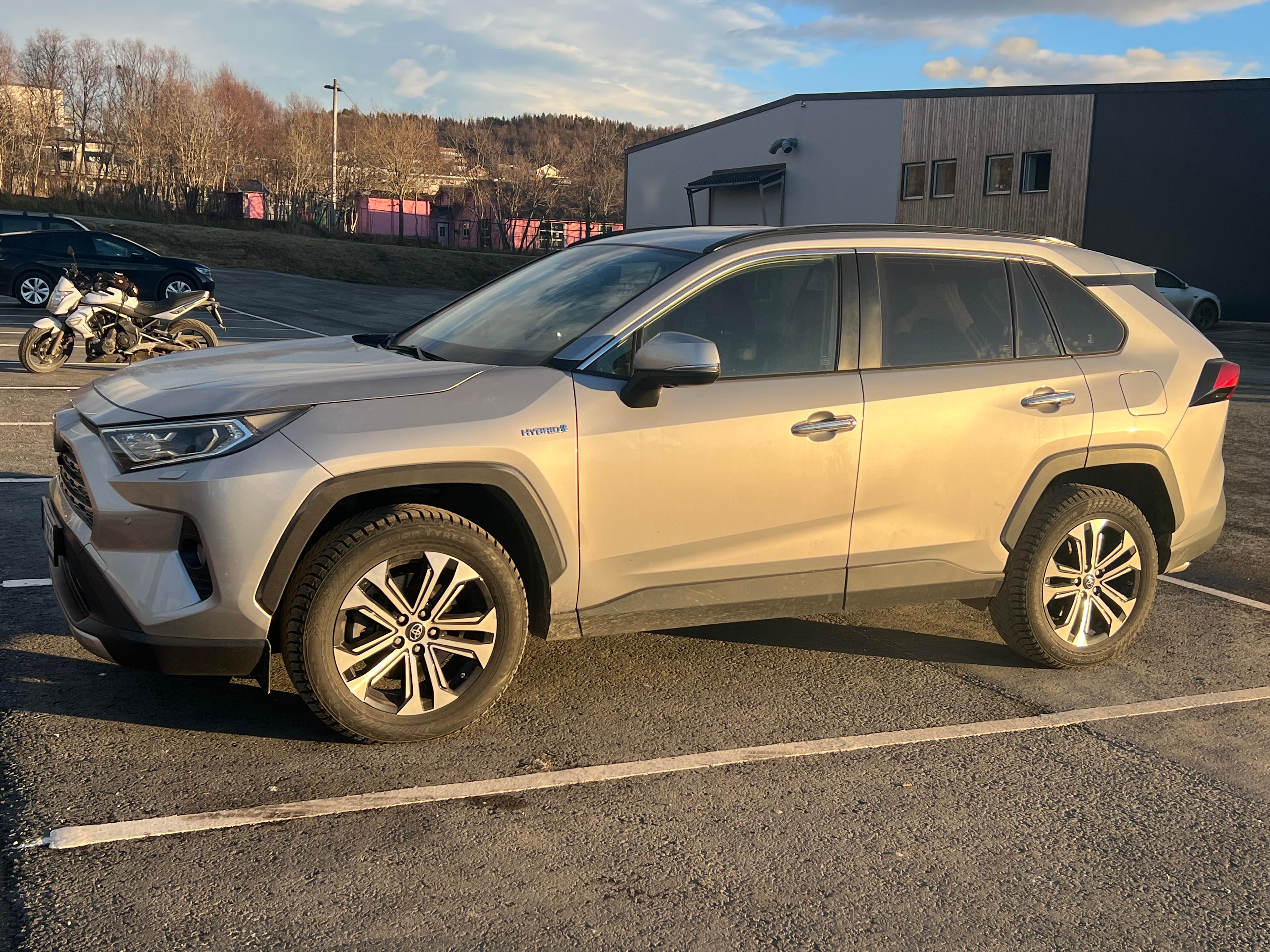 Toyota Rav4 Hybrid XSE with GPS