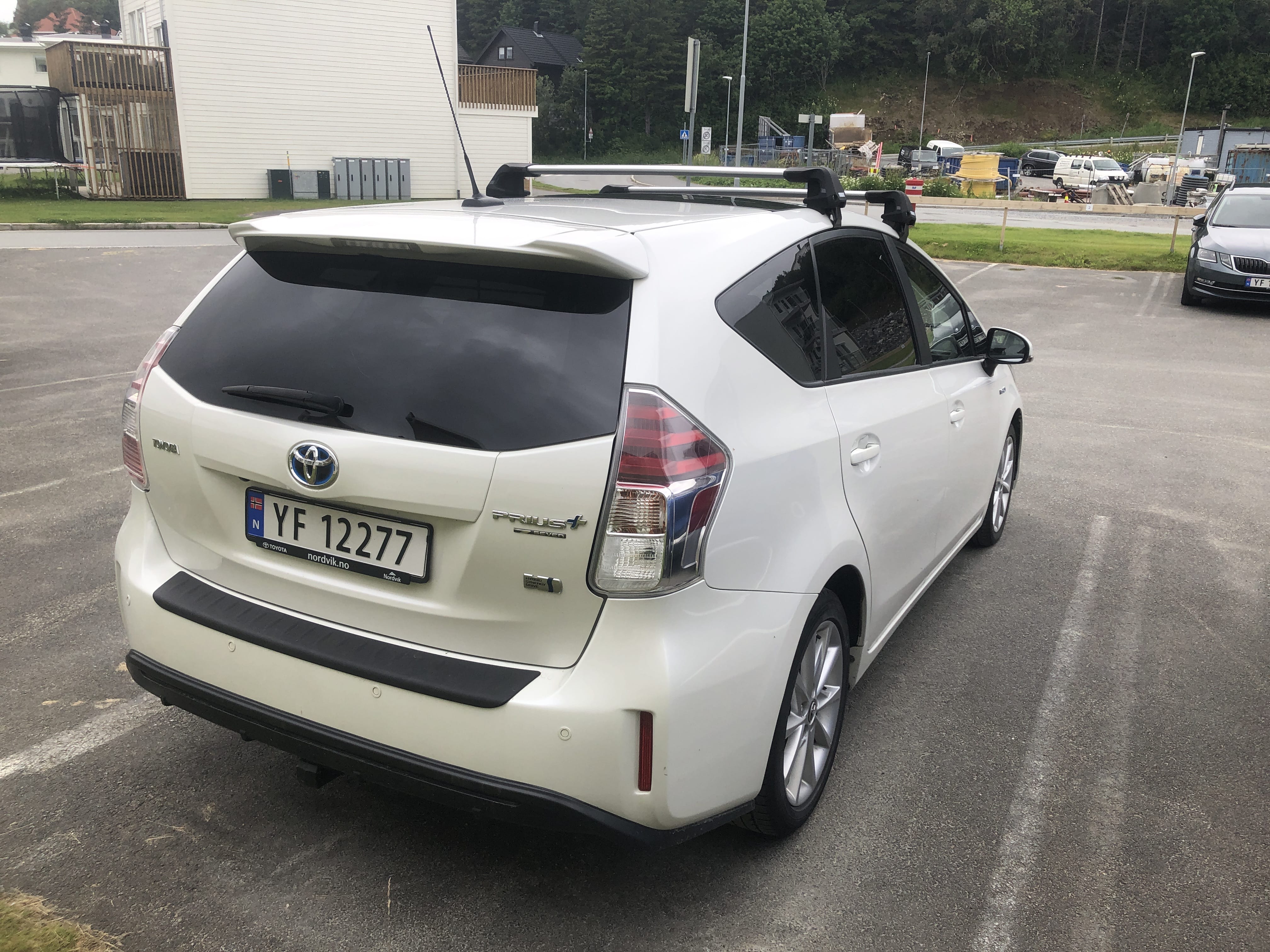 Toyota Prius + Seven med Ryggekamera