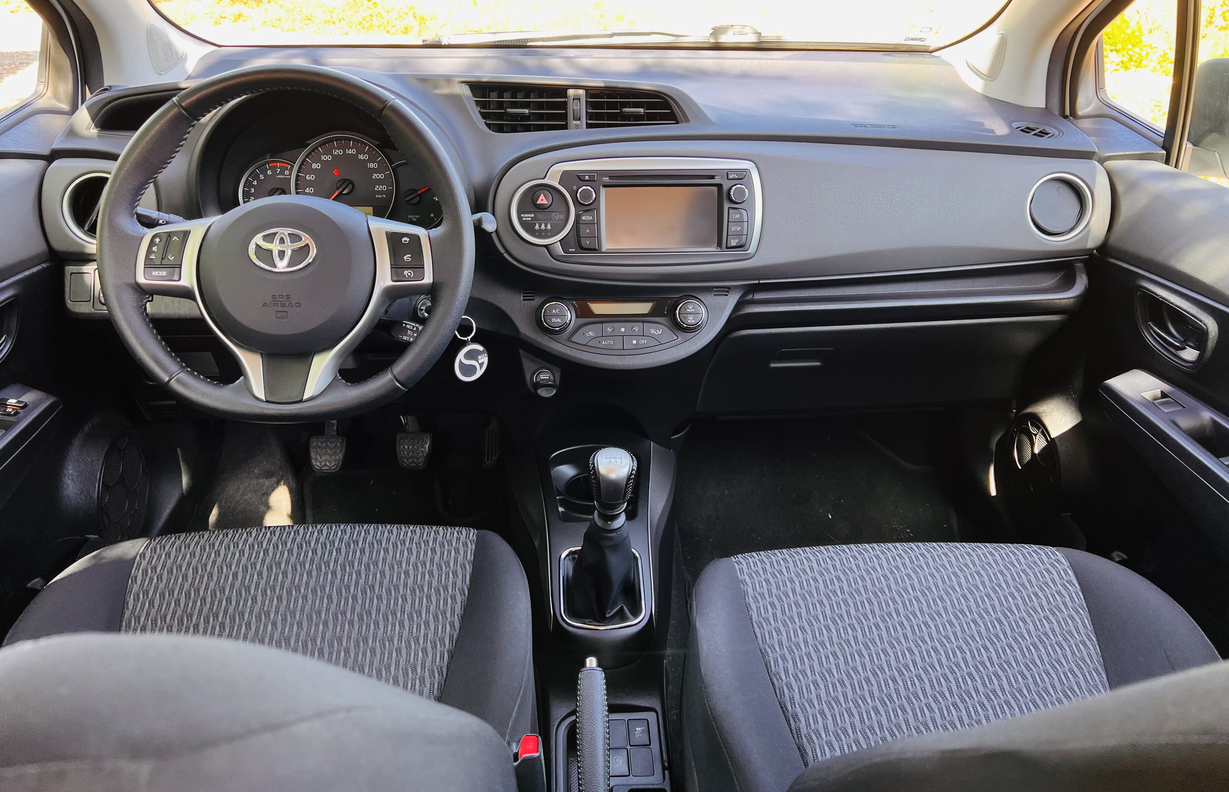 Toyota Yaris 1.3 100 CV con Silla infantil