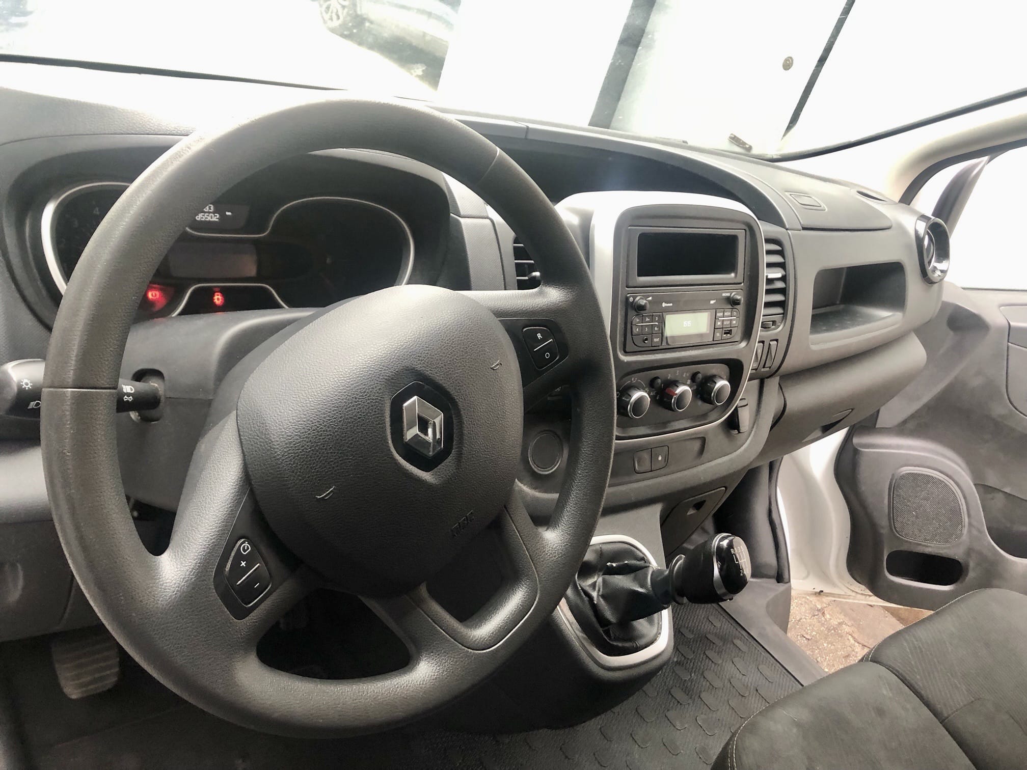 Renault Trafic  Renault Trafic L2 rallongé à louer à Bordeaux – Idéal déménagement & transport XXL ! avec Entrée audio / iPod