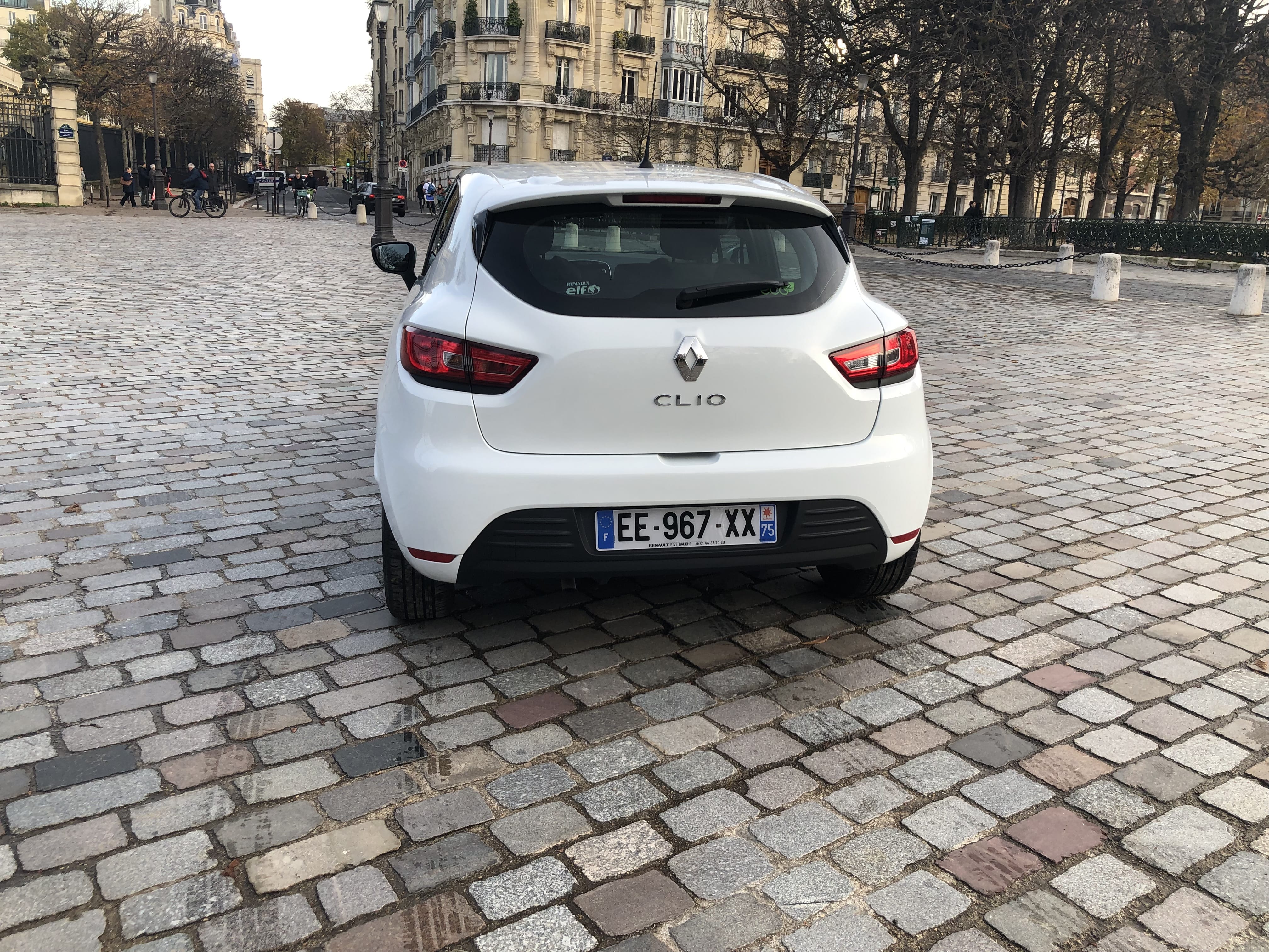Renault Clio Hôpital la crois saint-Simon/Métro9Maraichers/ rue des Pyrénées /USB/Clim/Régulateur avec GPS