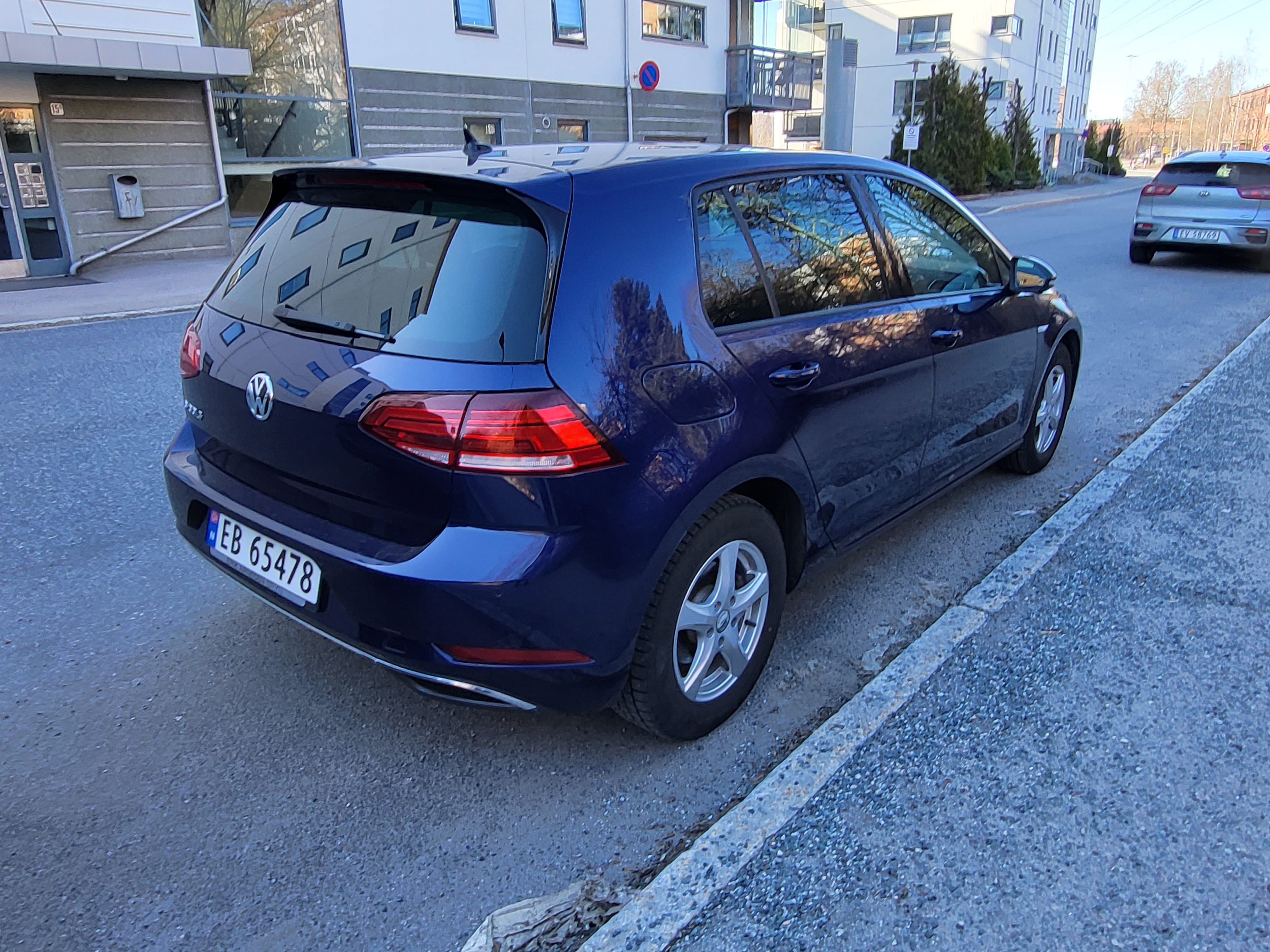 Volkswagen e-Golf with GPS