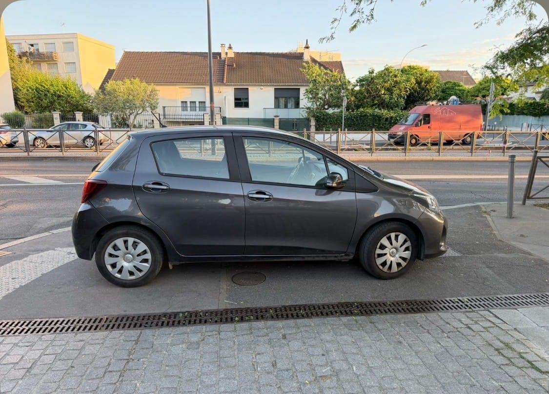 Toyota Yaris avec Autoradio
