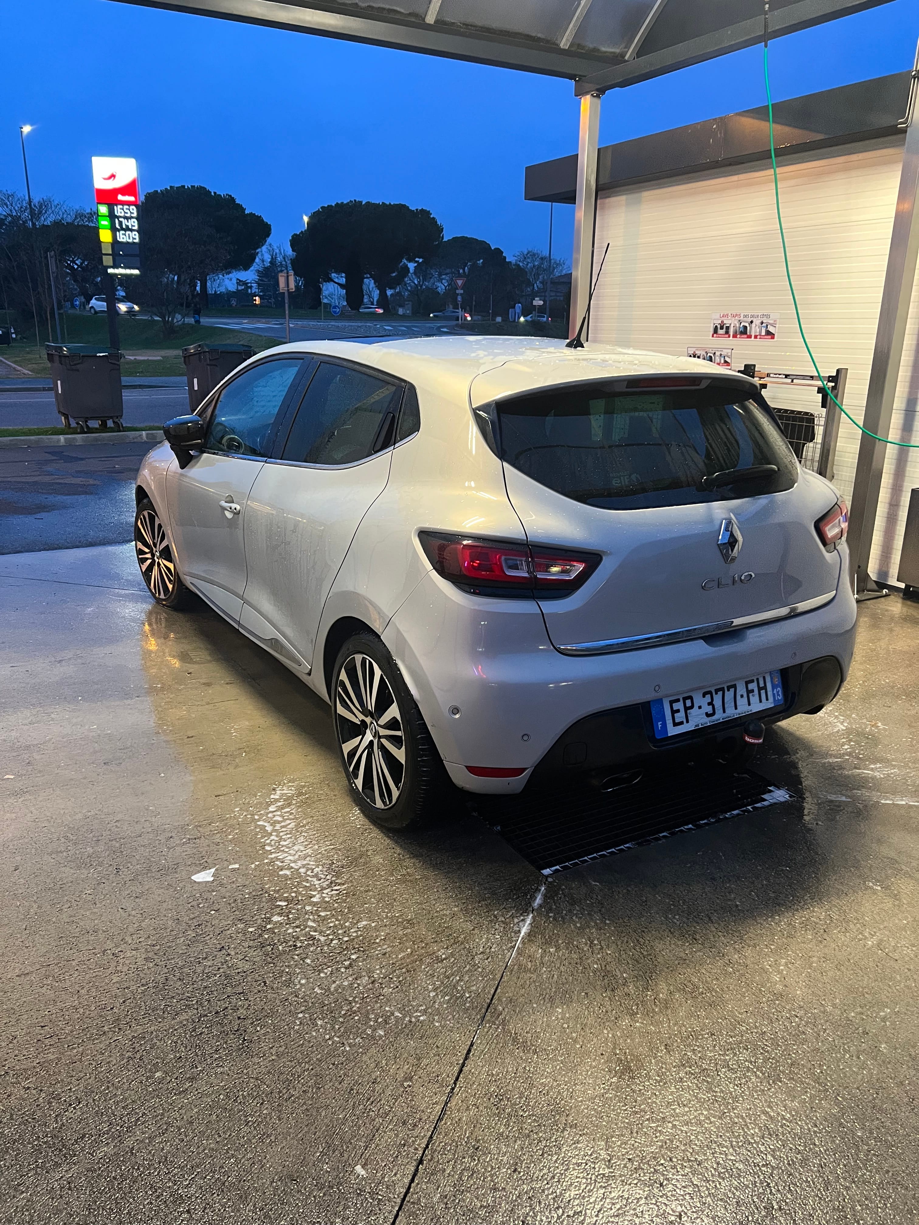 Renault Clio mit Rückfahrkamera