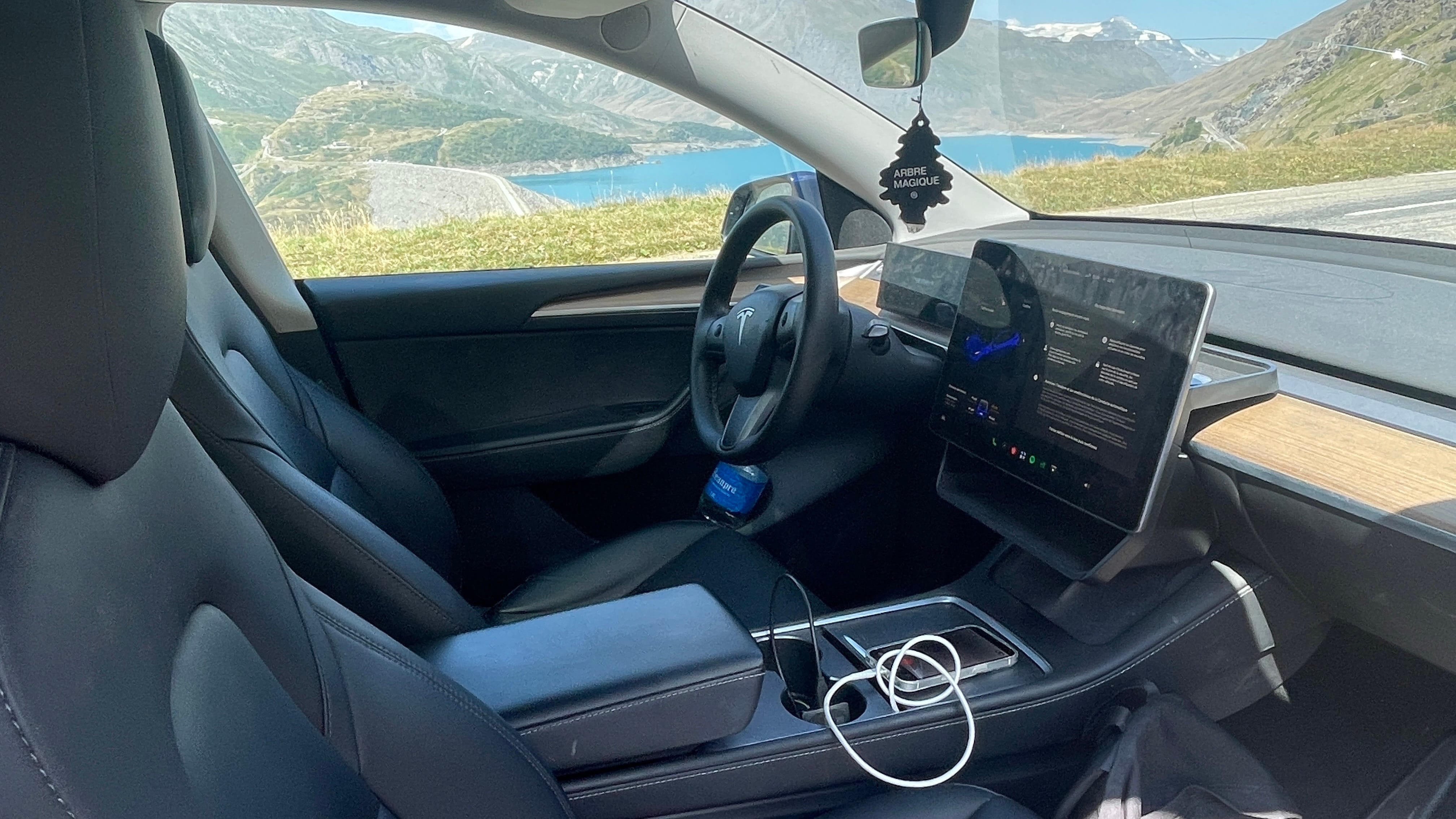 Tesla Model Y Long Range avec GPS