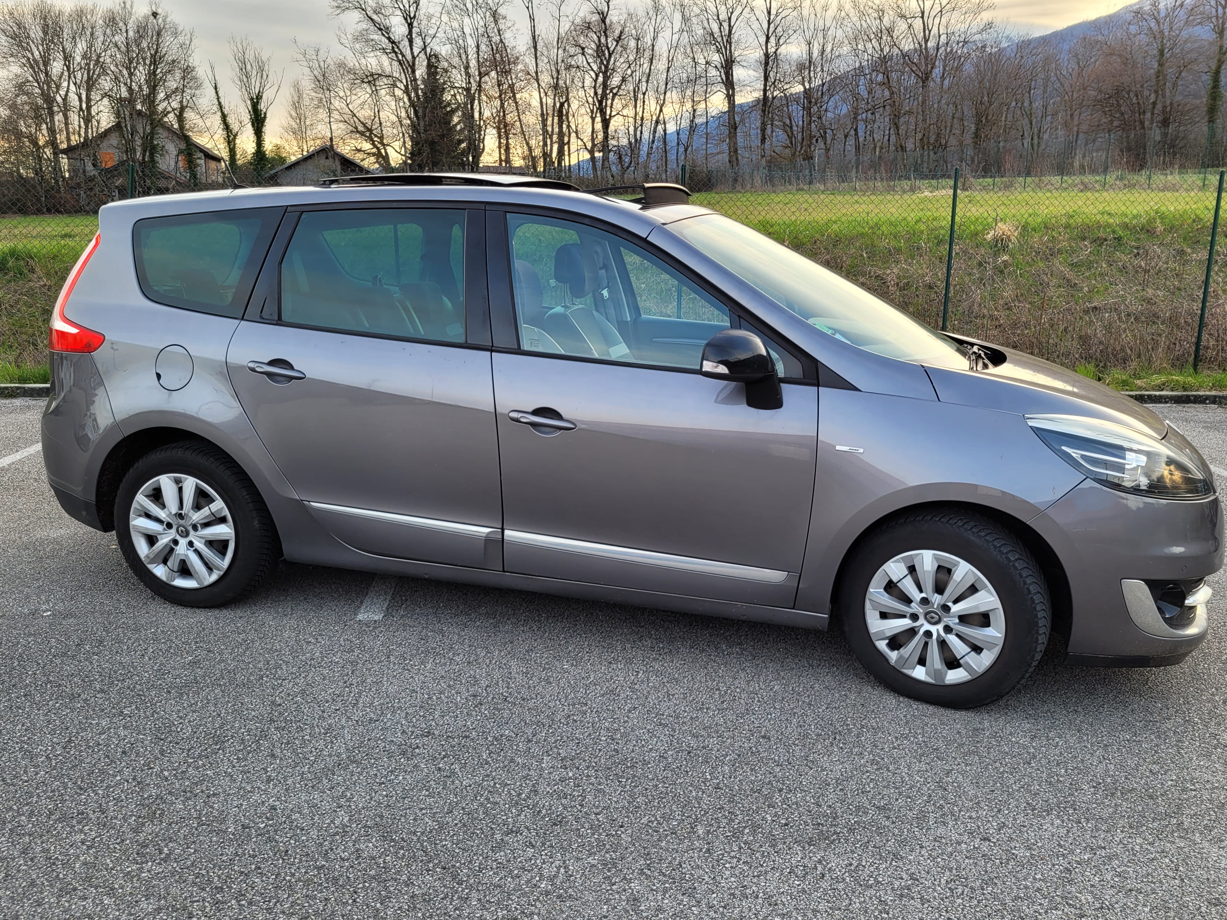 Renault Scenic 1.9 DCI 130, 2012, Diesel, 7 places