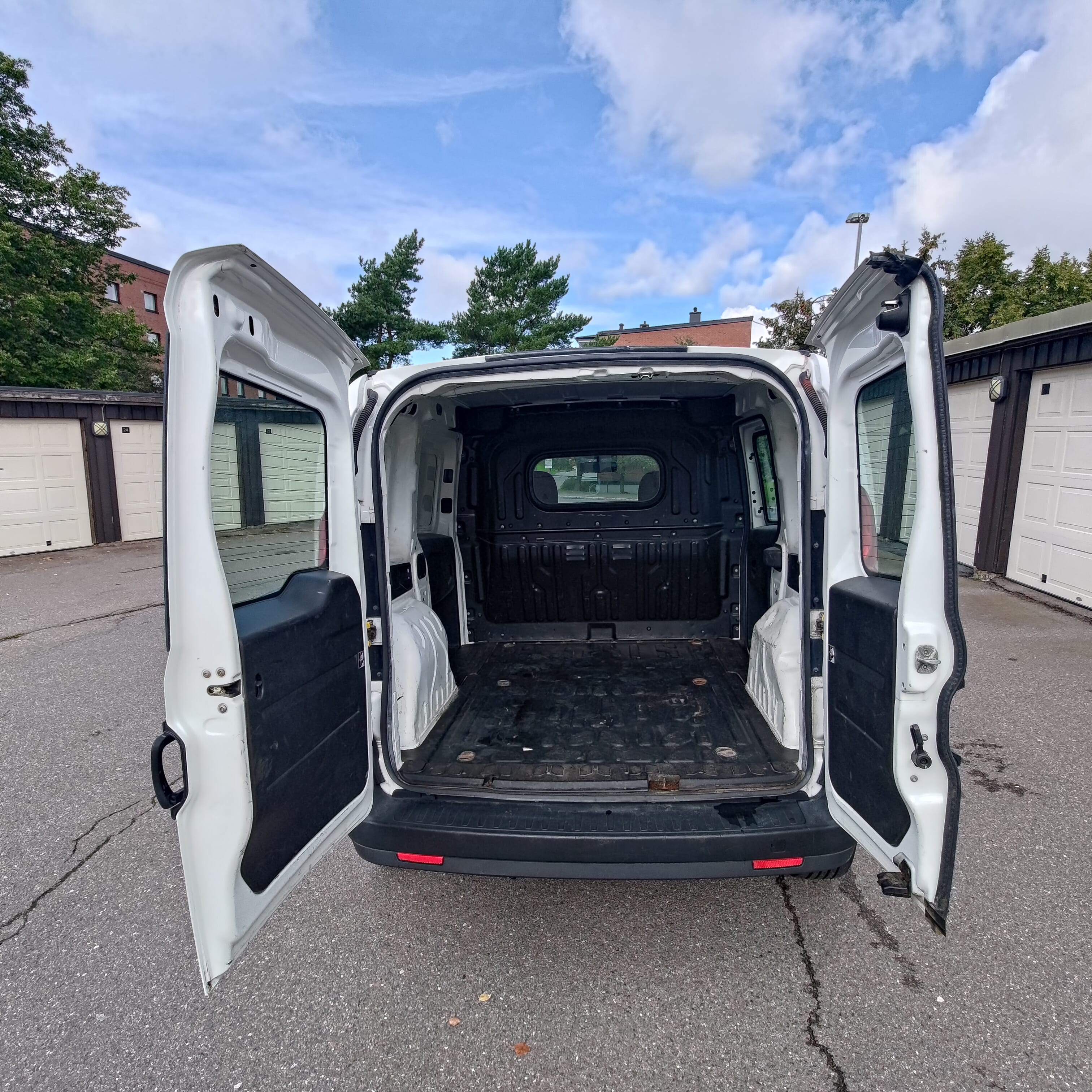 Opel Combo with Audio / iPod input