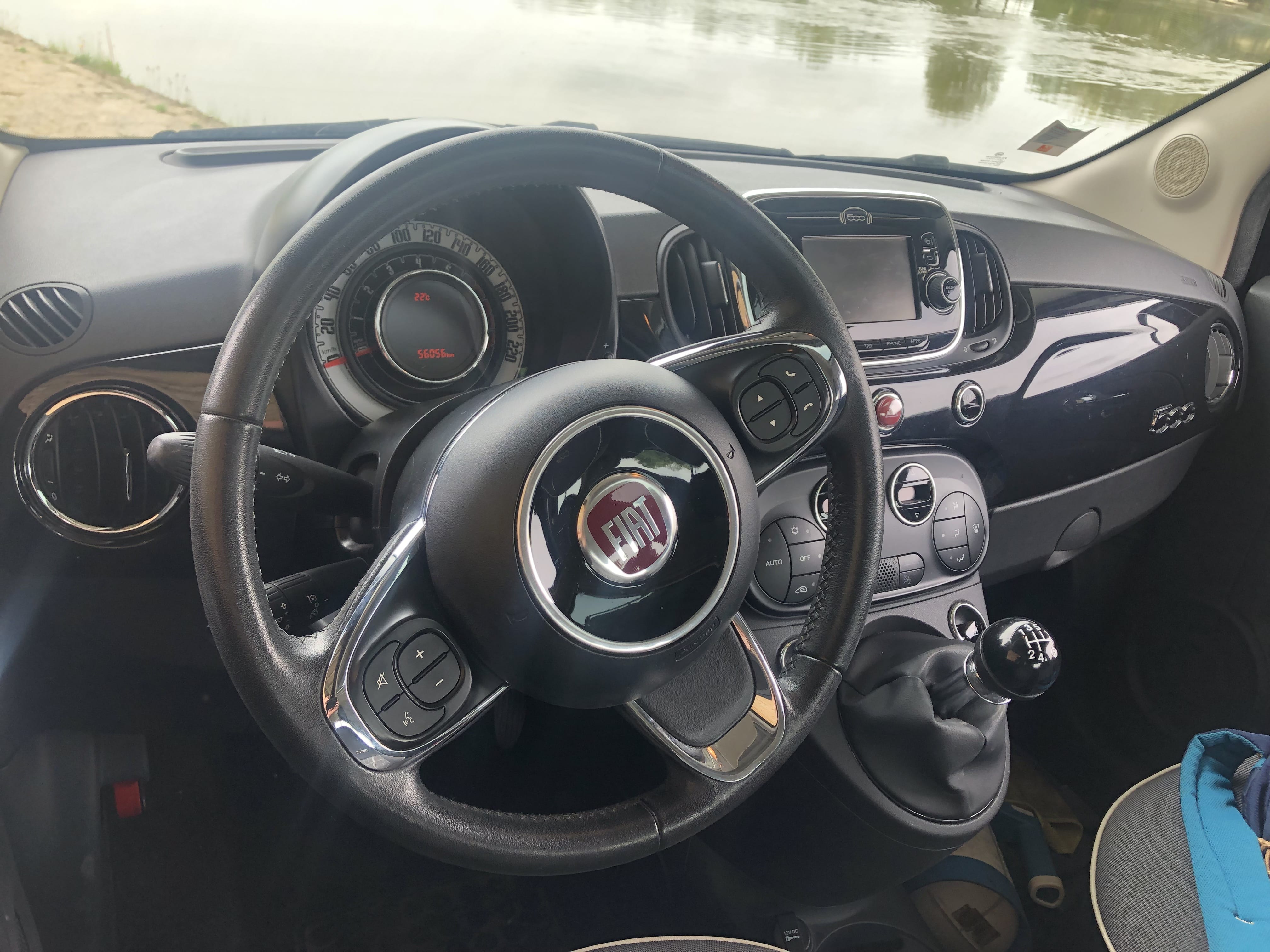 Fiat 500  Louez la Nouvelle Fiat 500 – Citadine Iconique, Économique & Confortable à Bordeaux ! avec Audio Bluetooth