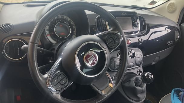Fiat 500 Louez la Nouvelle Fiat 500 – Citadine Iconique, Économique & Confortable à Bordeaux ! avec Entrée audio / iPod