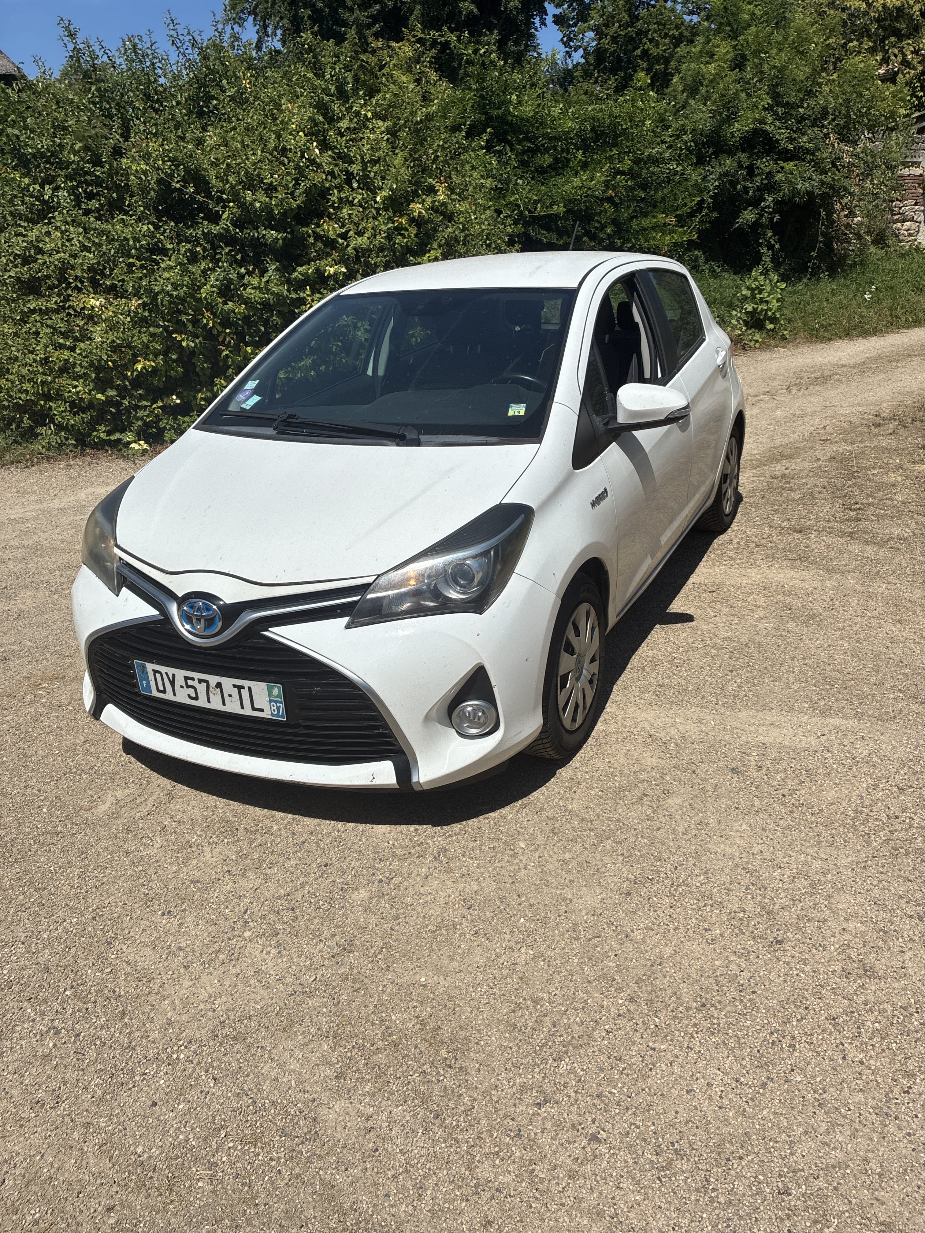 Toyota Yaris Hybride, 2016, Essence 95 / Électrique (hybride), automatique