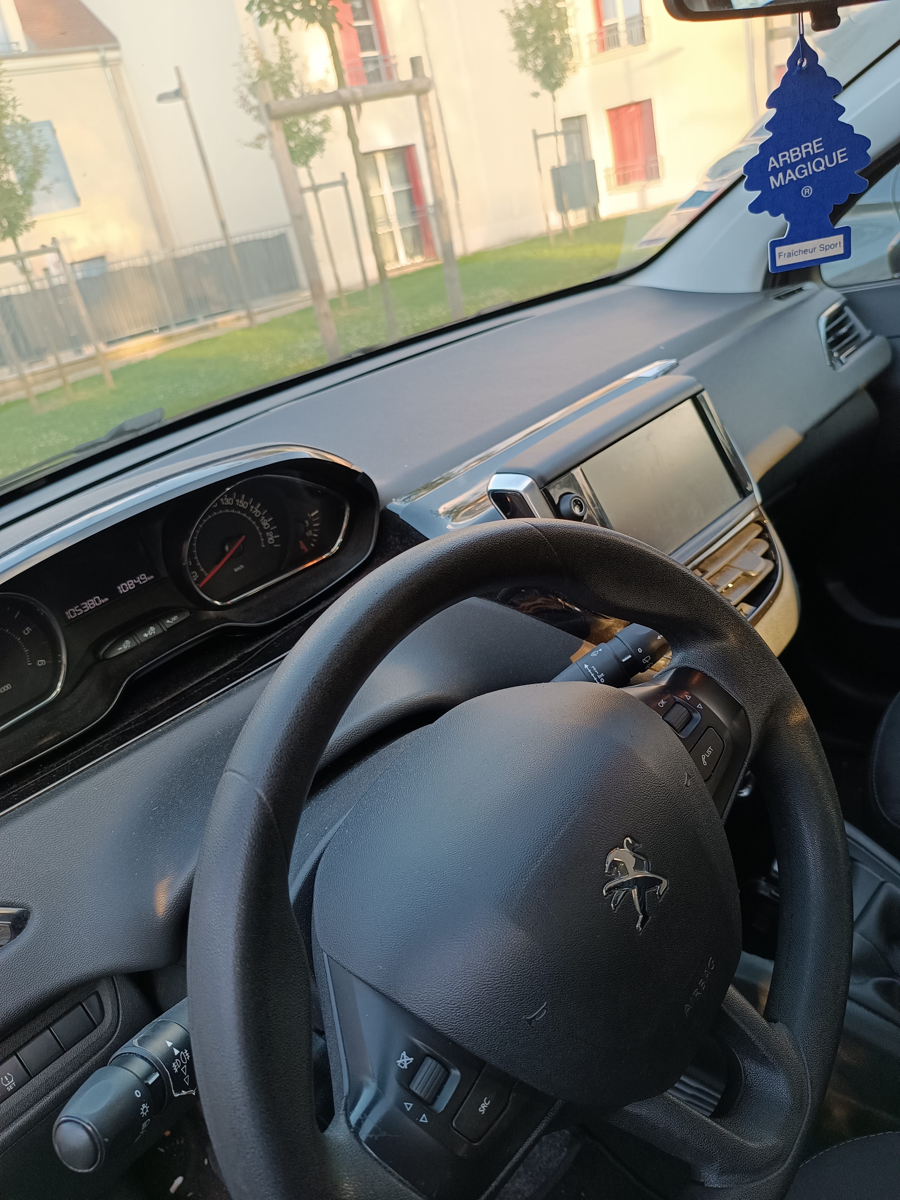 Peugeot 208 avec Siège bébé