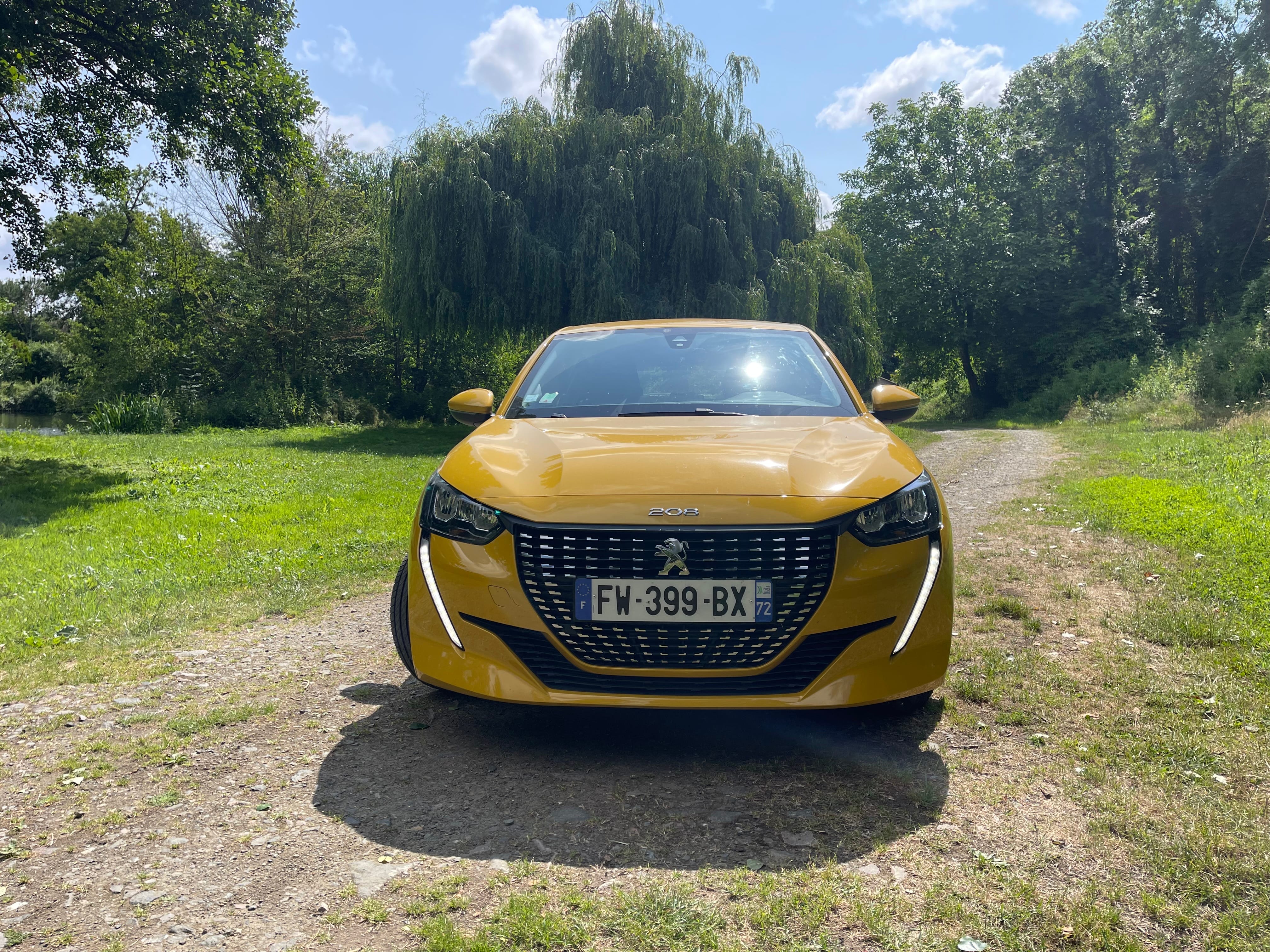Peugeot 208 Essence avec Audio Bluetooth