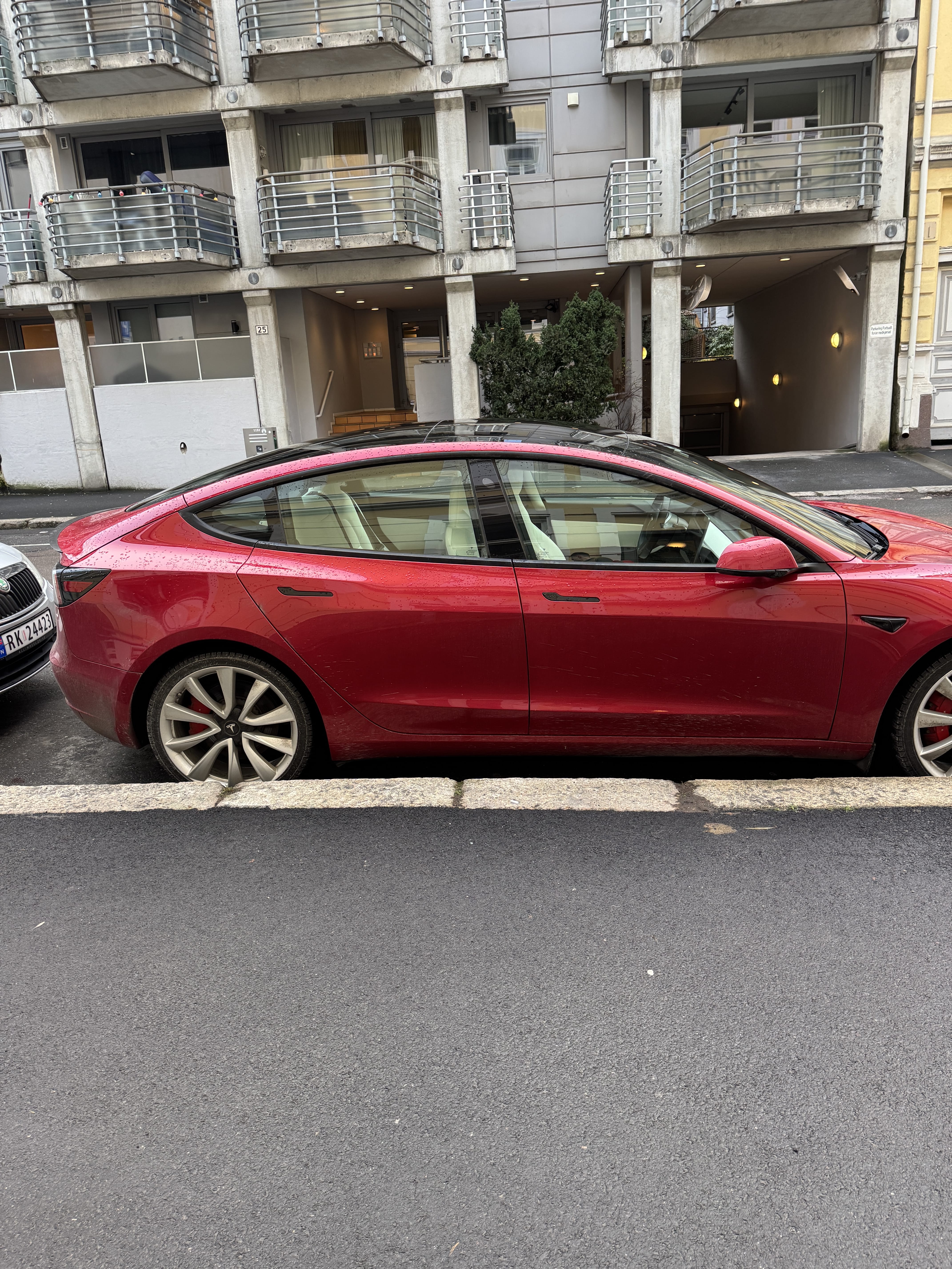 Tesla Model 3 Performance mit Winterreifen