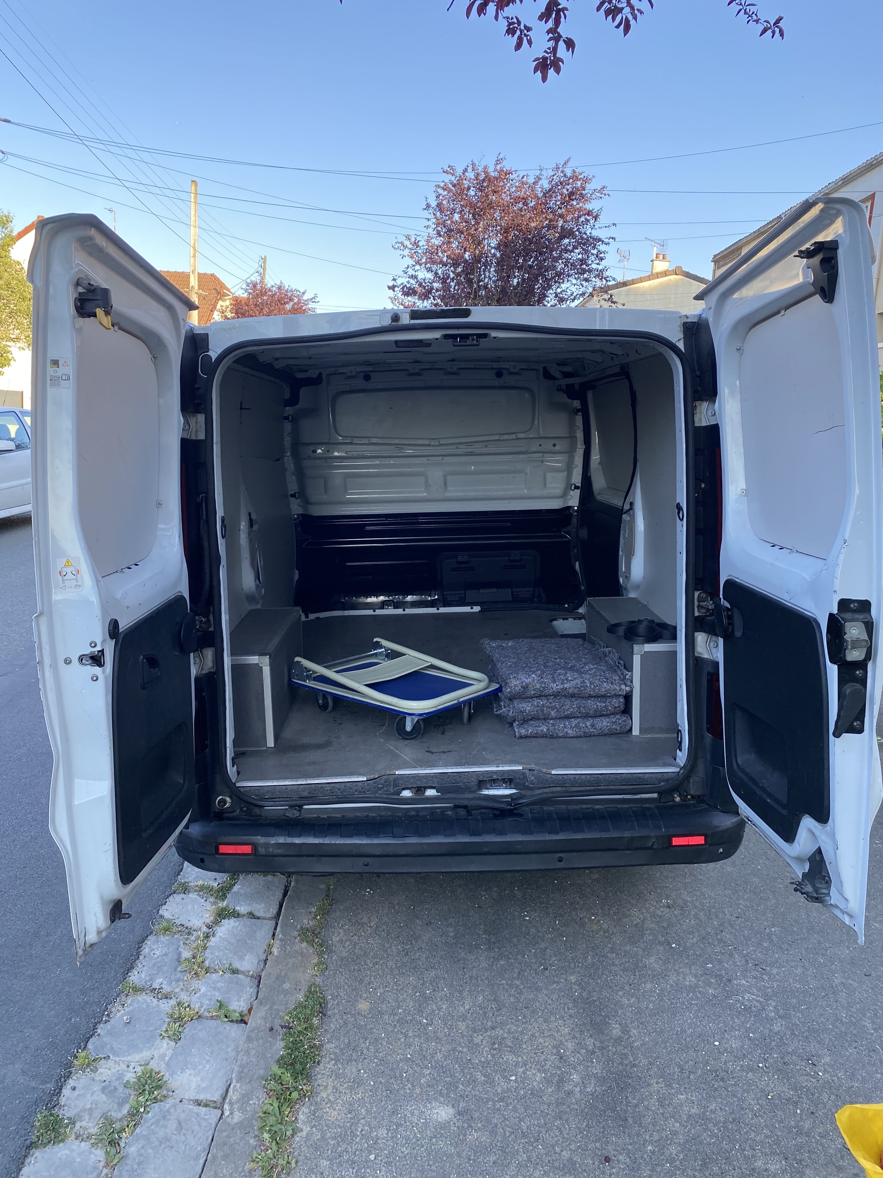 Opel Vivaro avec Autoradio