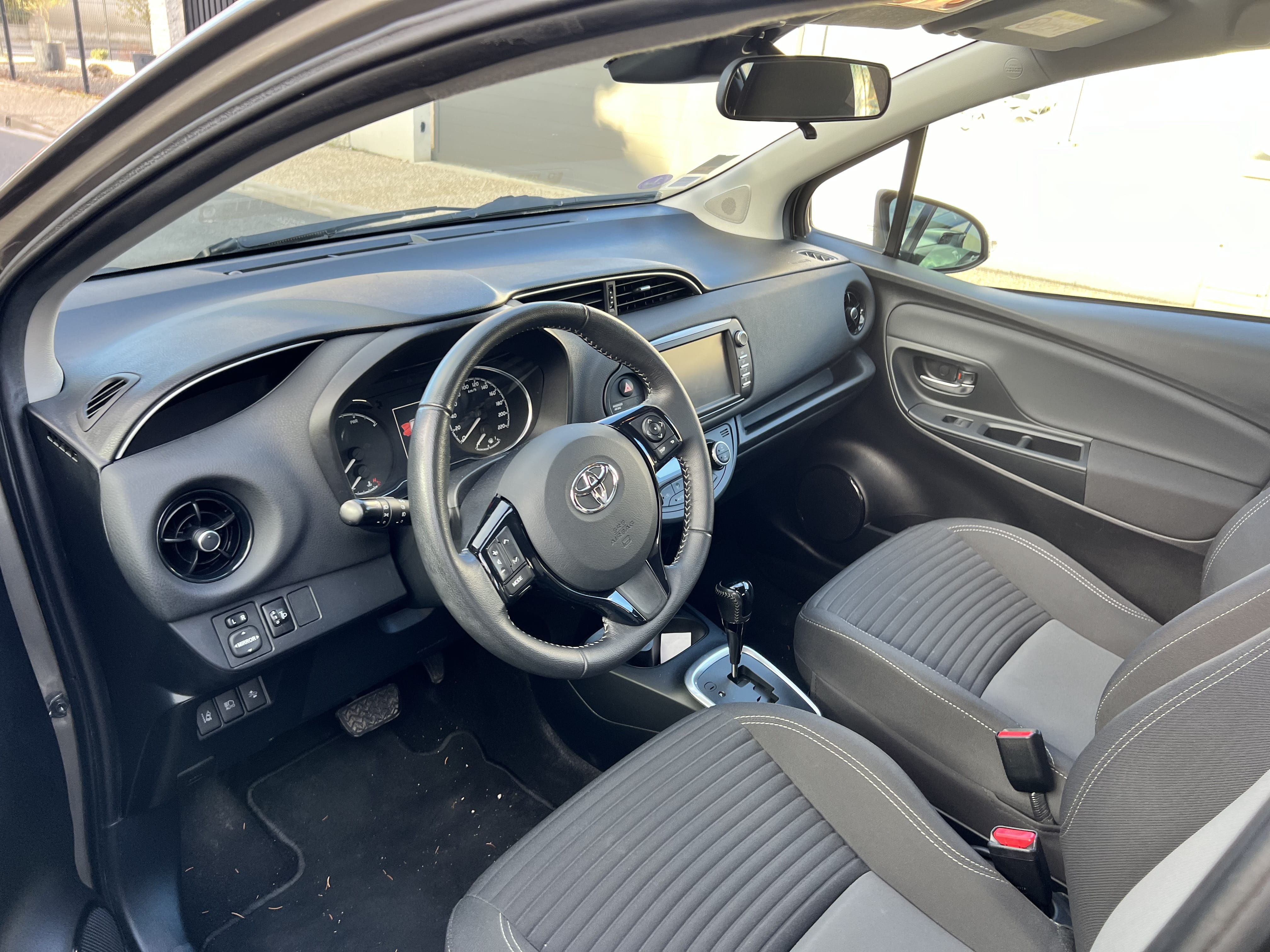 Toyota Yaris avec Siège bébé