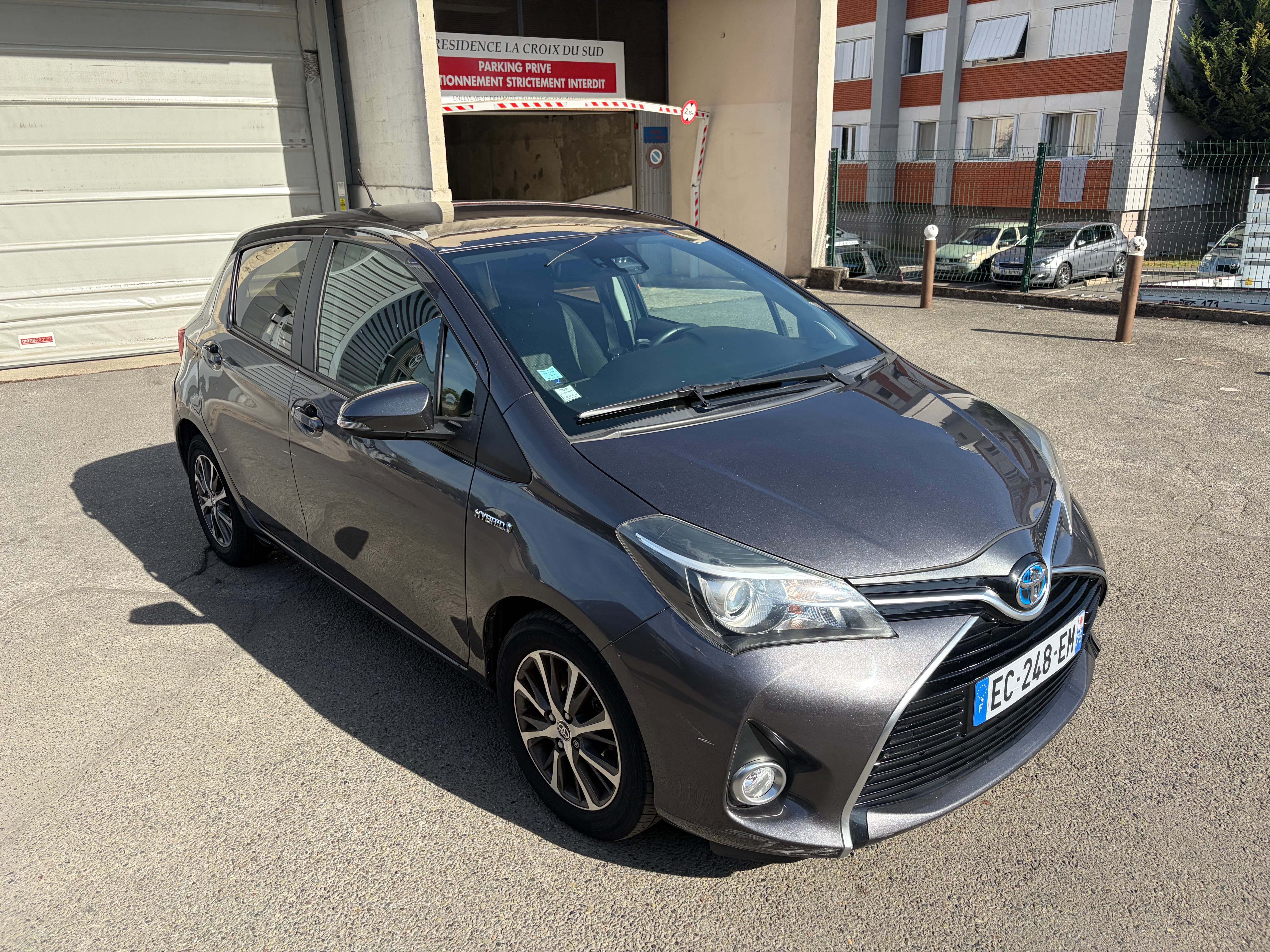 Toyota Yaris Hybride, 2016, Essence 95 / Électrique (hybride), automatique