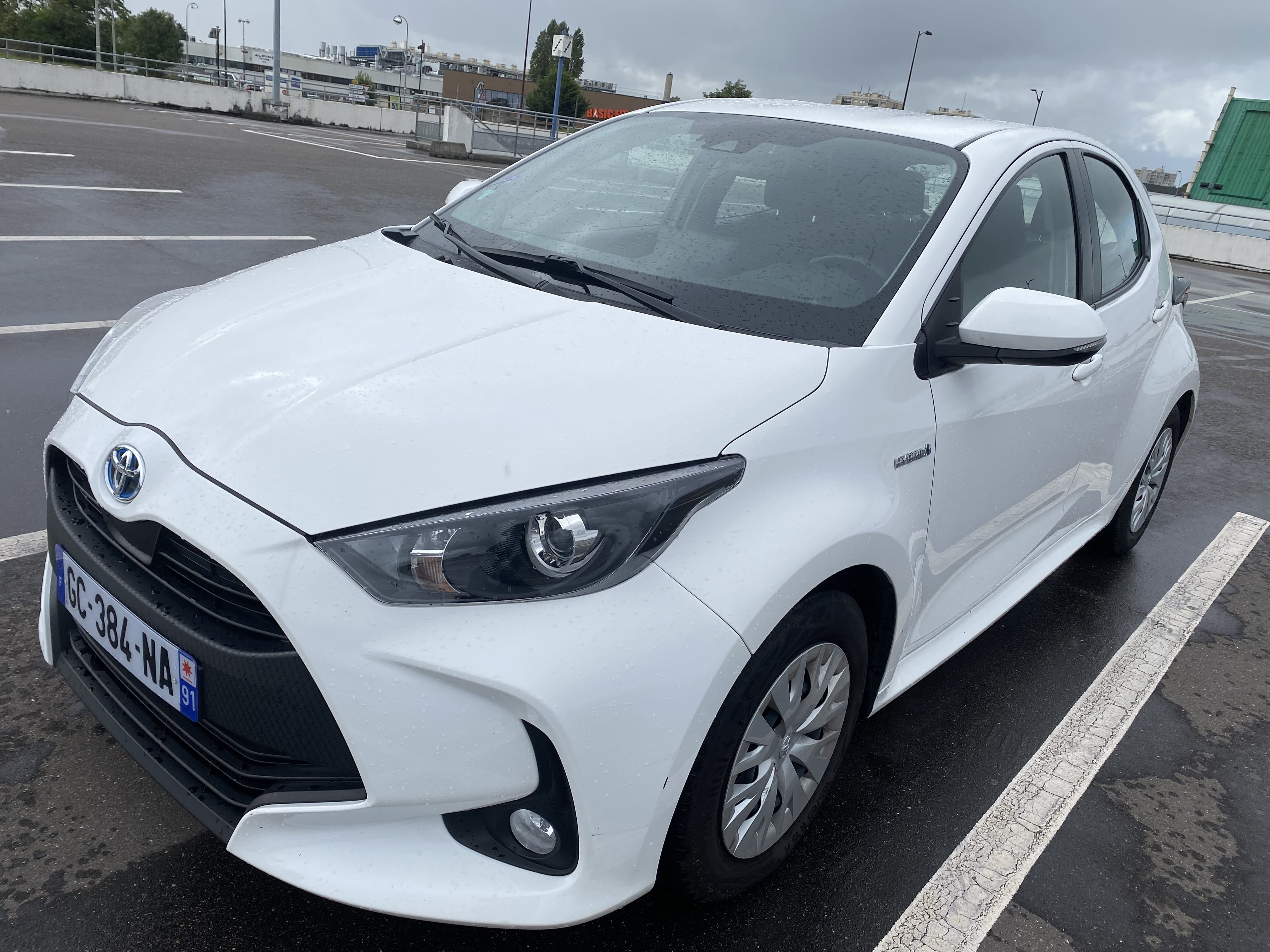 Toyota Yaris Hybride, 2021, Essence 95 / Électrique (hybride), automatique