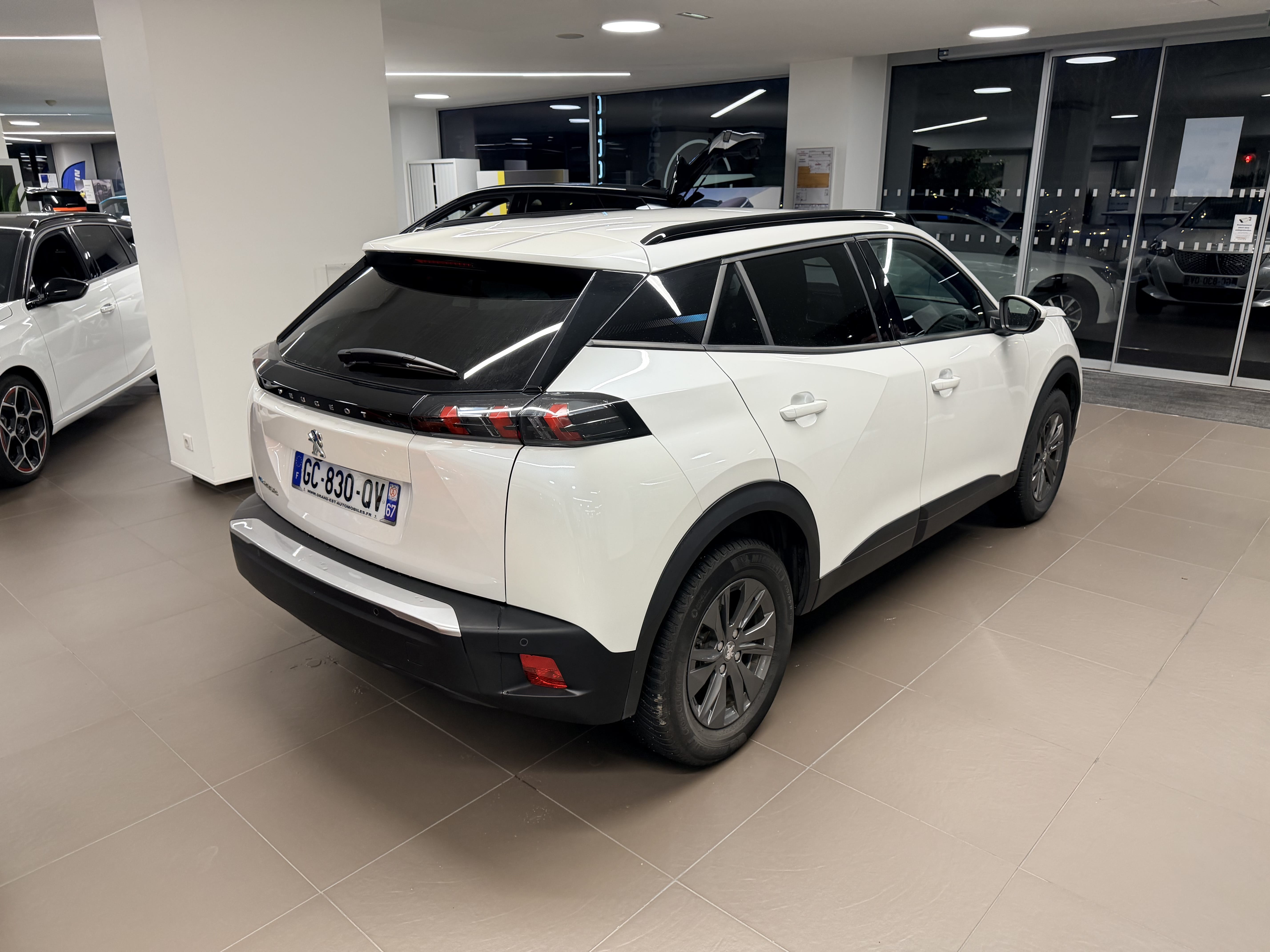 Peugeot e-2008 avec Pneus neige