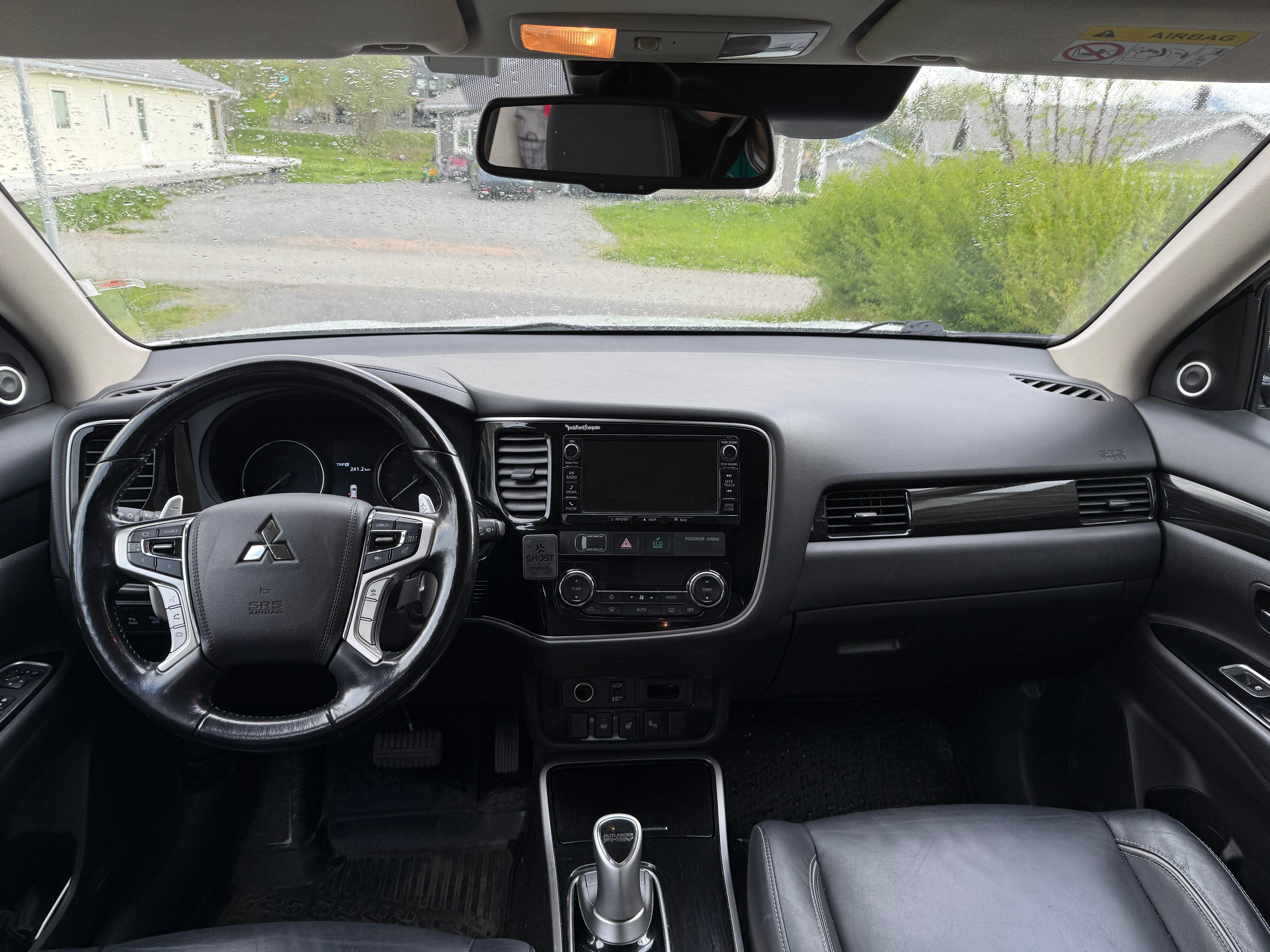 Mitsubishi Outlander Hybrid med Cruisekontroll