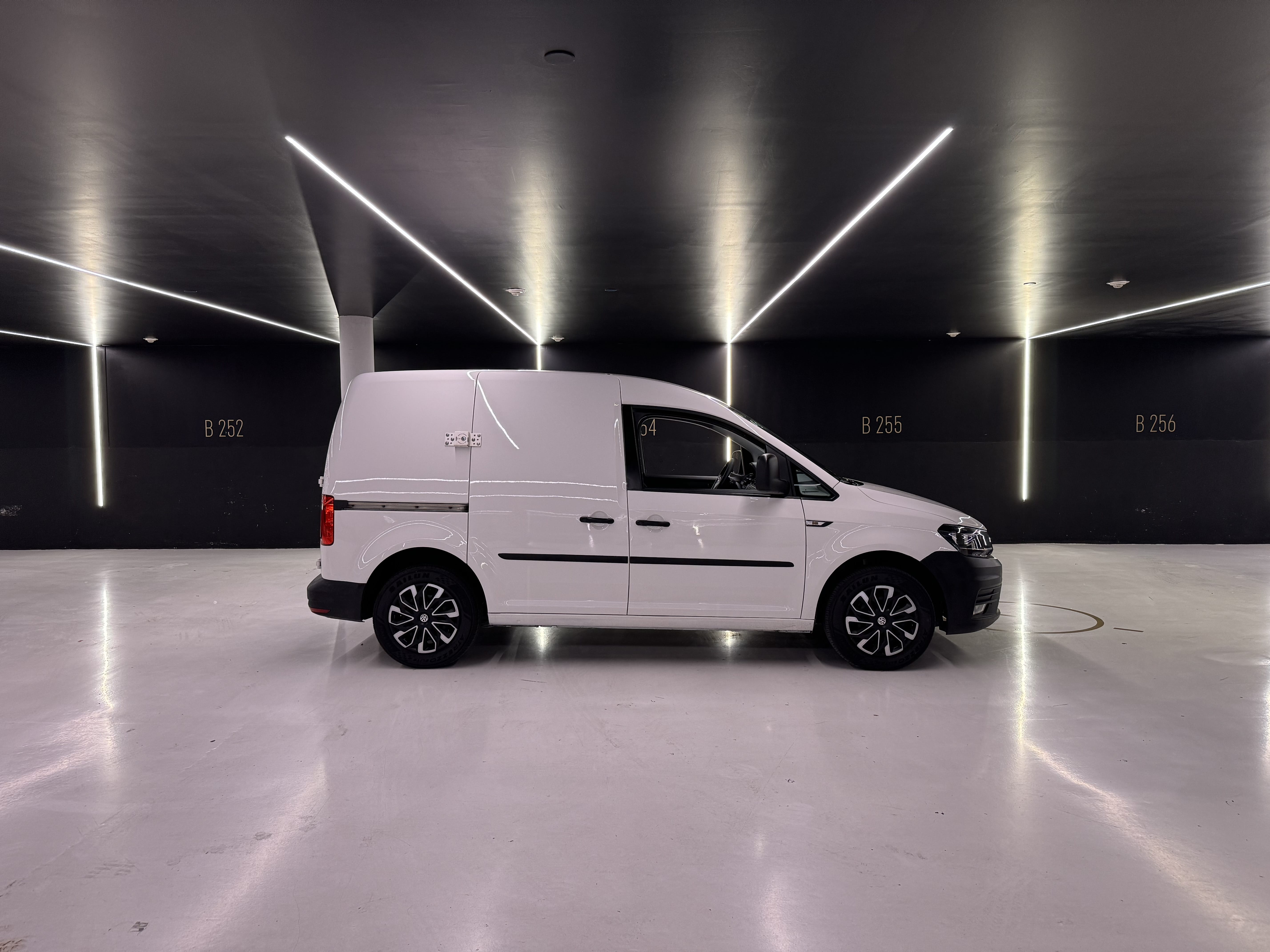 Volkswagen Caddy Van con Aire acondicionado