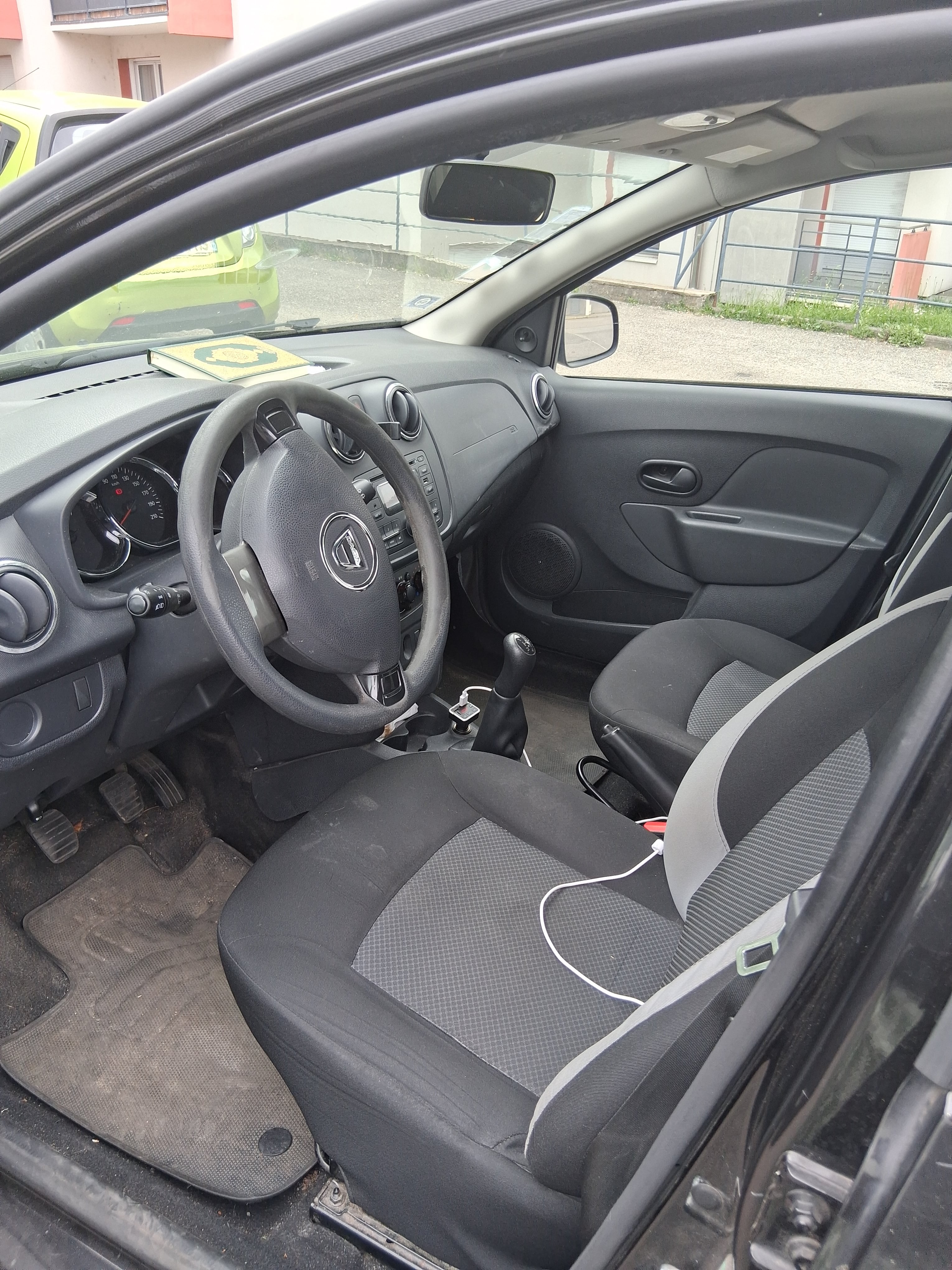 Dacia Sandero 1.2 16v avec Audio Bluetooth