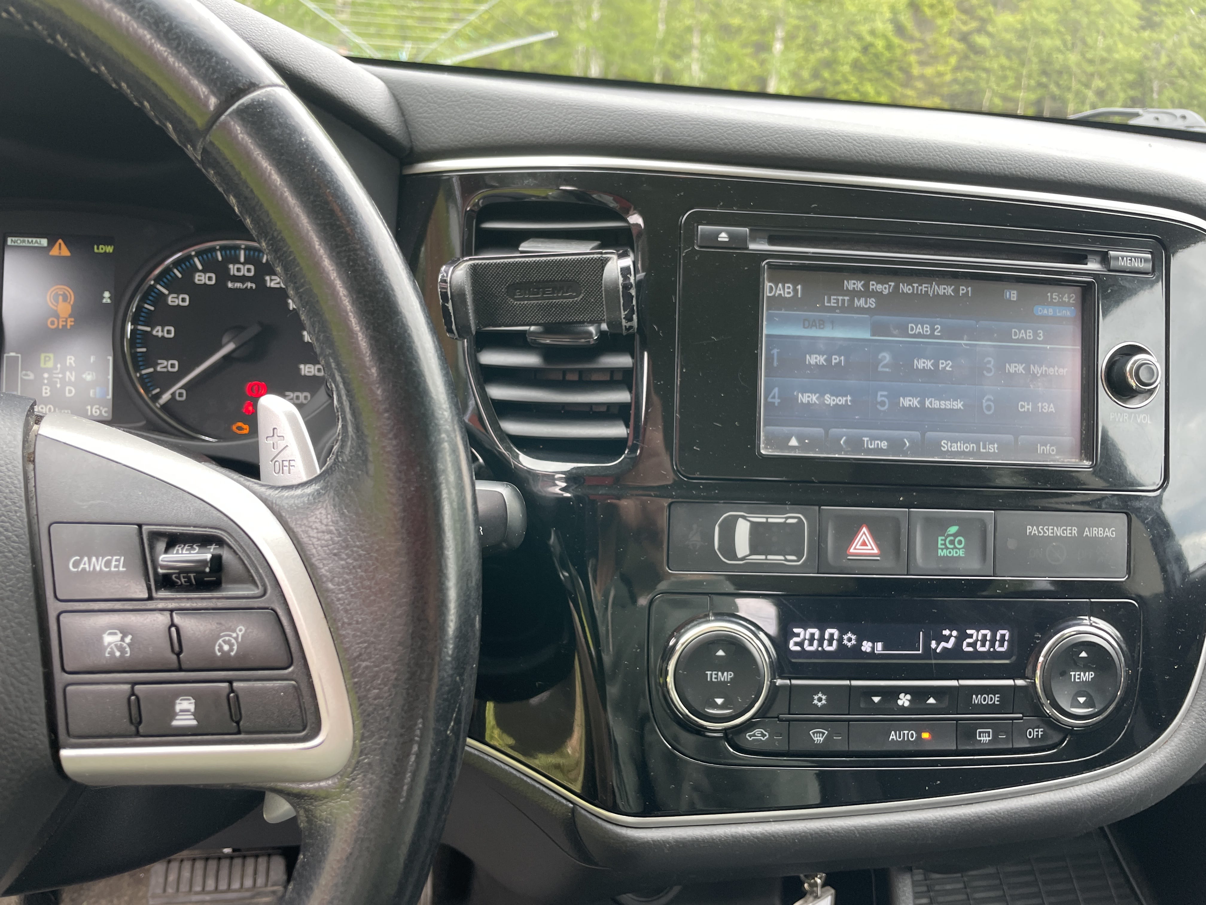 Mitsubishi Outlander PHEV SE med Sykkelstativ