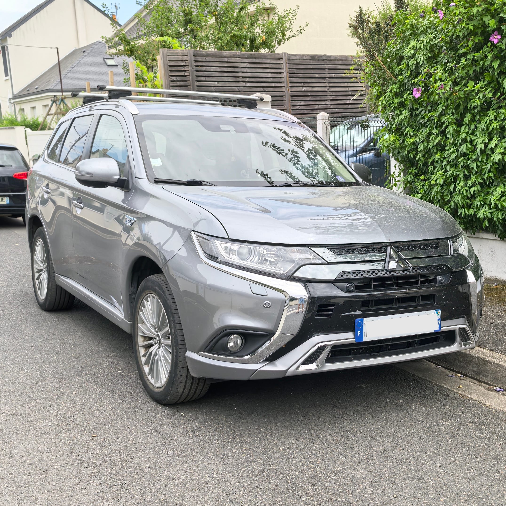 Mitsubishi Outlander PHEV SE  2,4, 2020, Essence 95 / Électrique (hybride), automatique