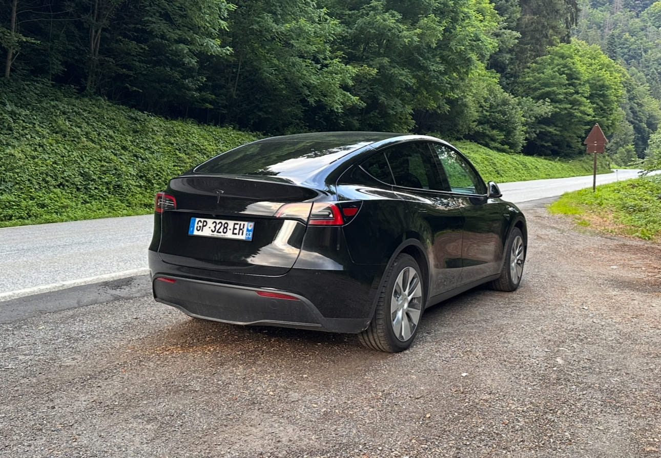 Tesla Model Y avec GPS