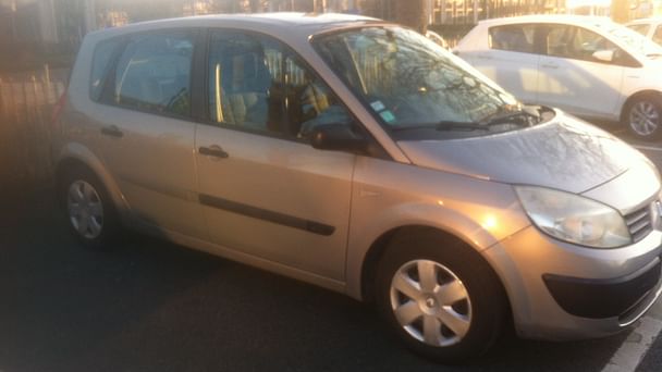 Renault Scénic II proche Savigny sur Orge avec Entrée audio / iPod