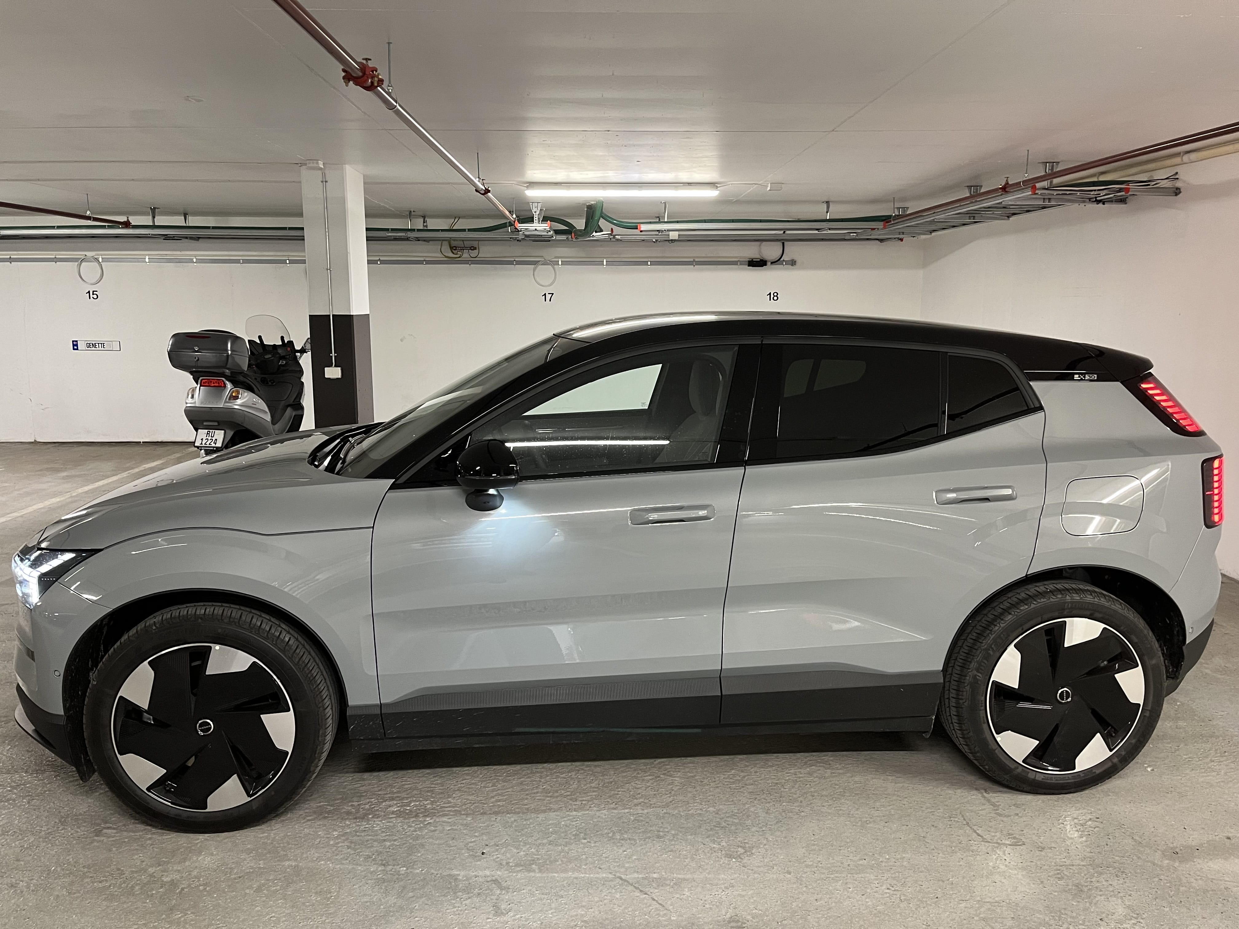 Volvo EX30 Twin Performance med Aircondition