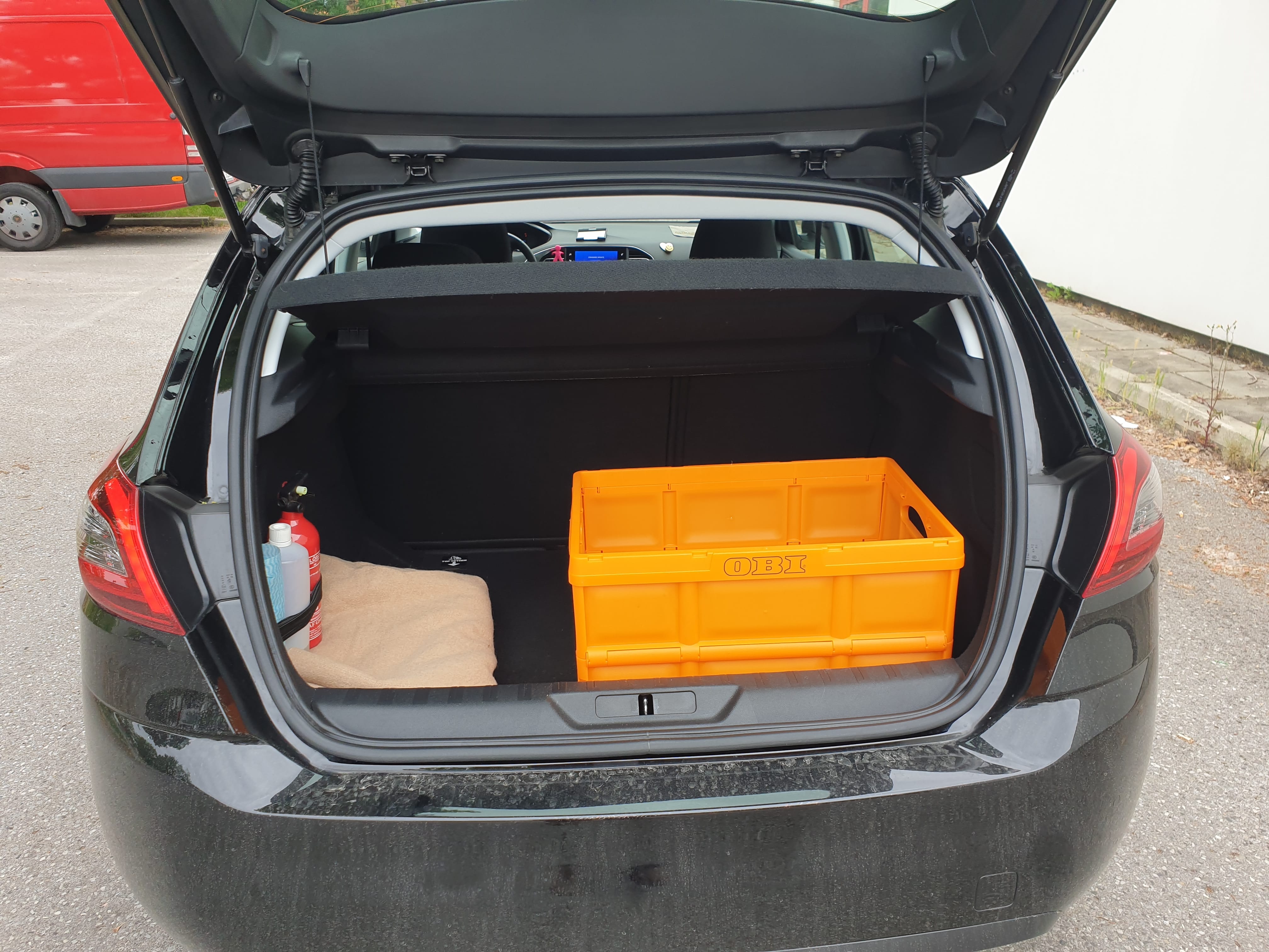 Peugeot 308 1.2 PureTech 110 Active Pack S&S SCHWARZ mit Bluetooth-Audio