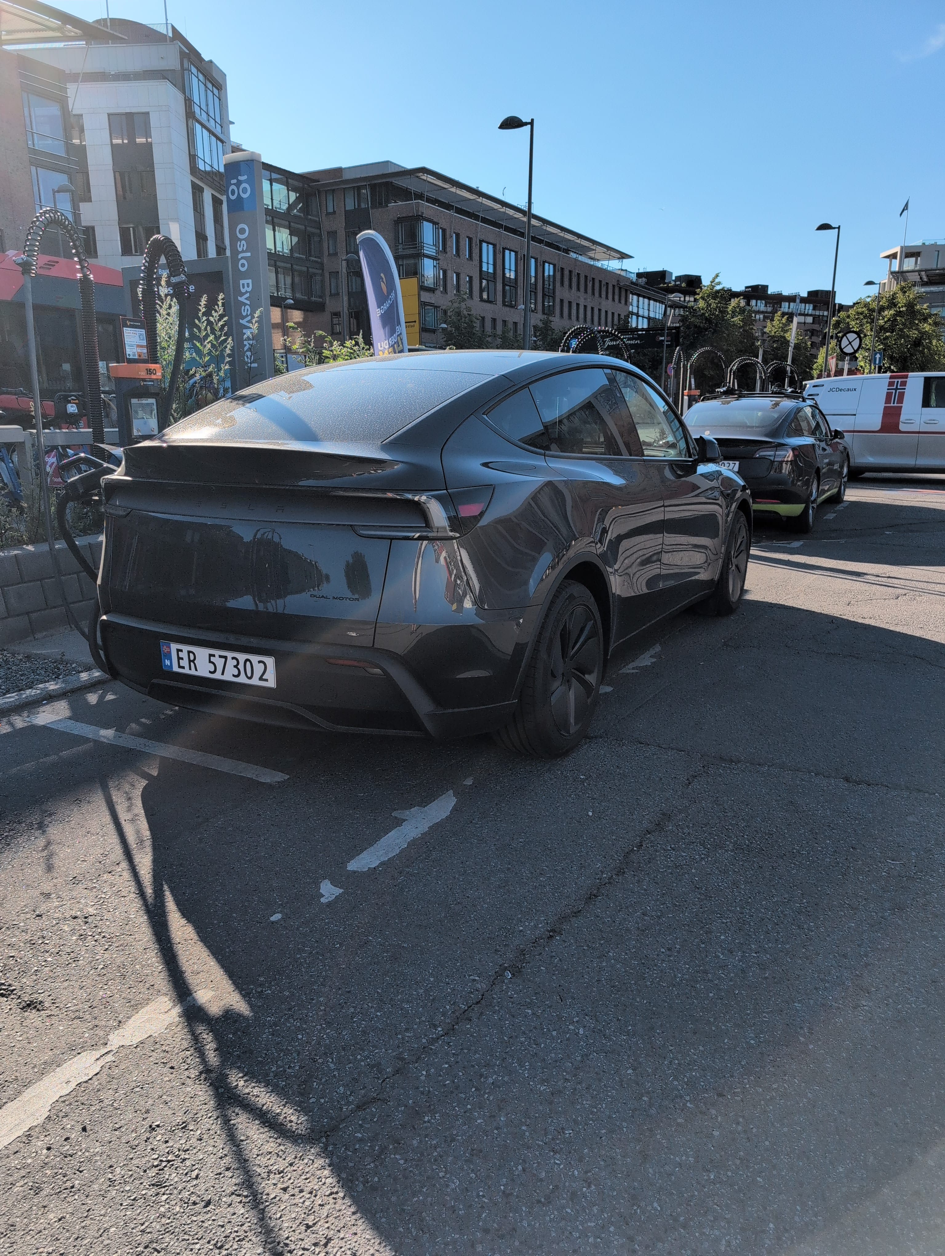 Tesla Model Y Long Range mit Rückfahrkamera