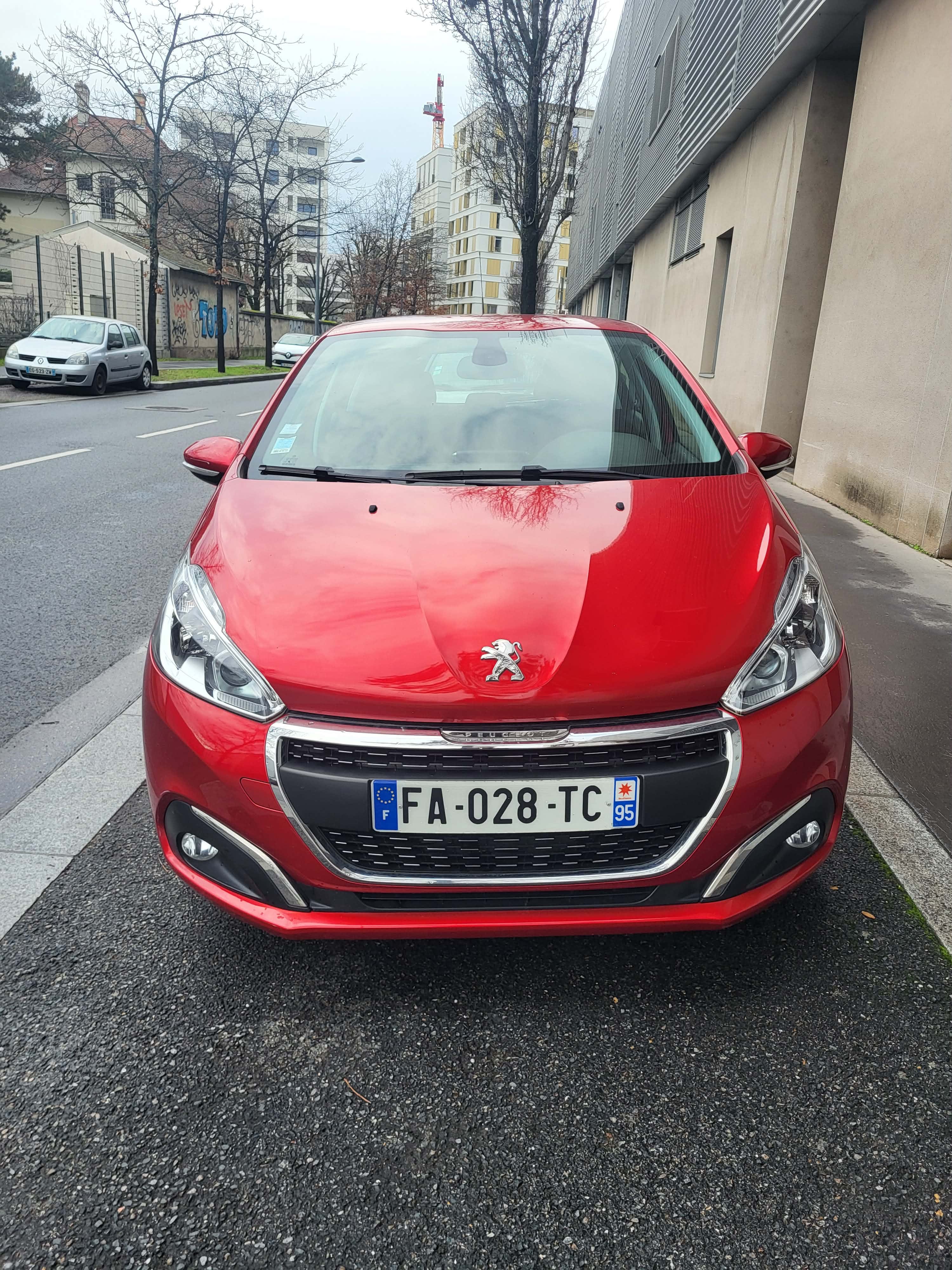 Peugeot 208 avec Apple CarPlay