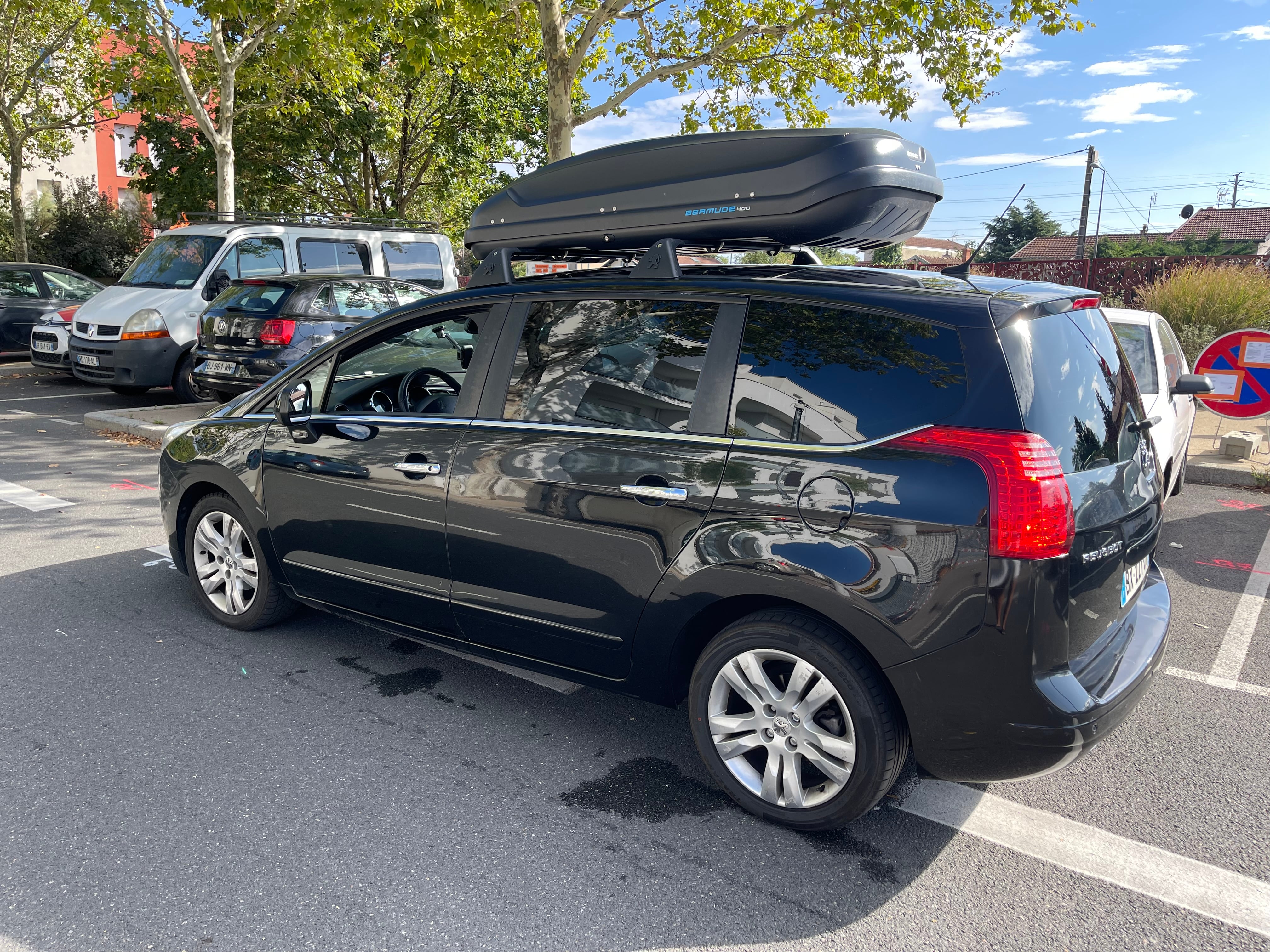 Peugeot 5008 7 places HDI NOIR CLIM AUTO BX221 TOIT PANORAMIQUE GPS RÉGULATEUR  7 places con Aire acondicionado