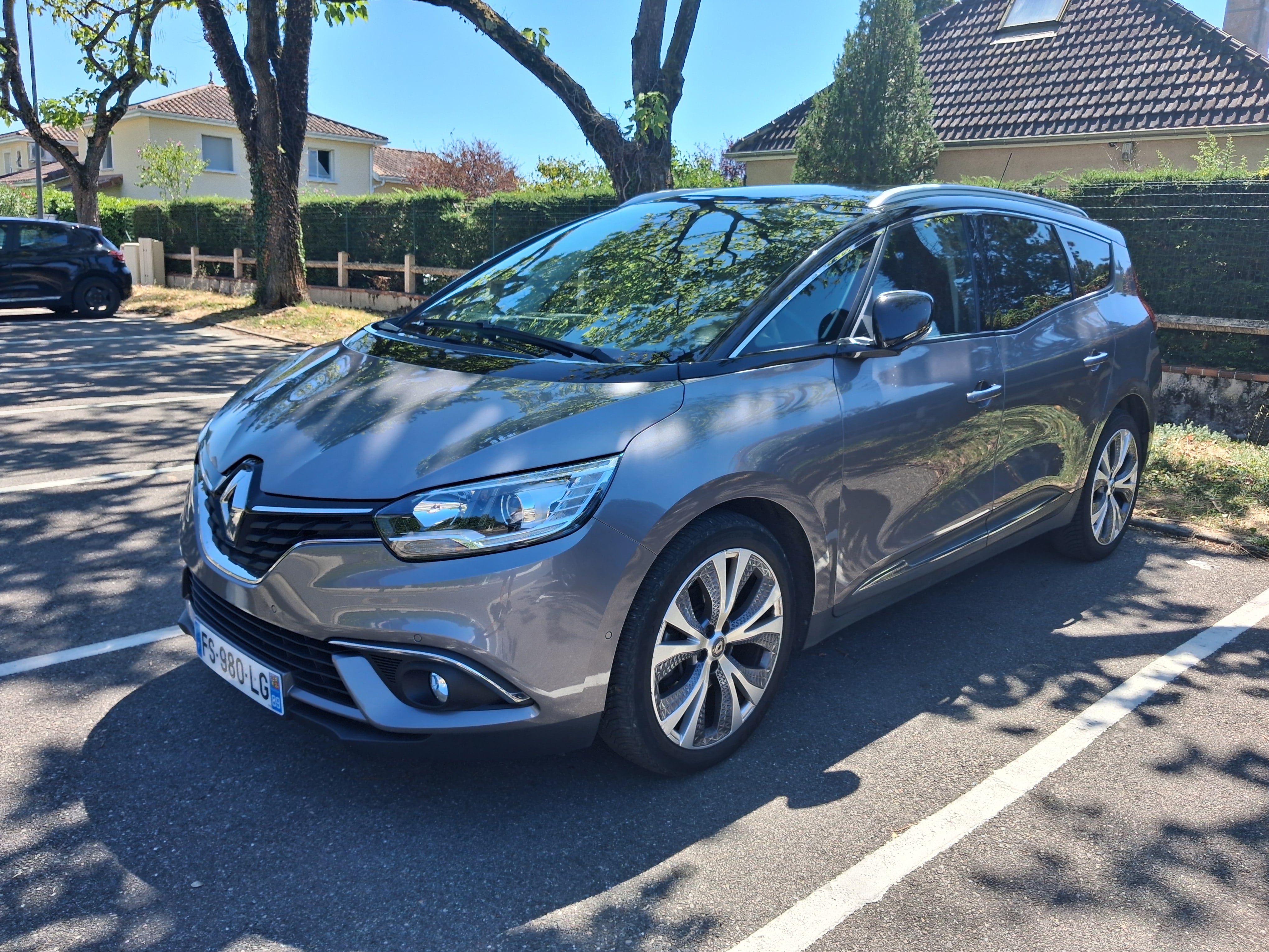 Renault Grand Scenic 7 places essence boîte  auto, 2020, Essence 95, automatique, 7 places
