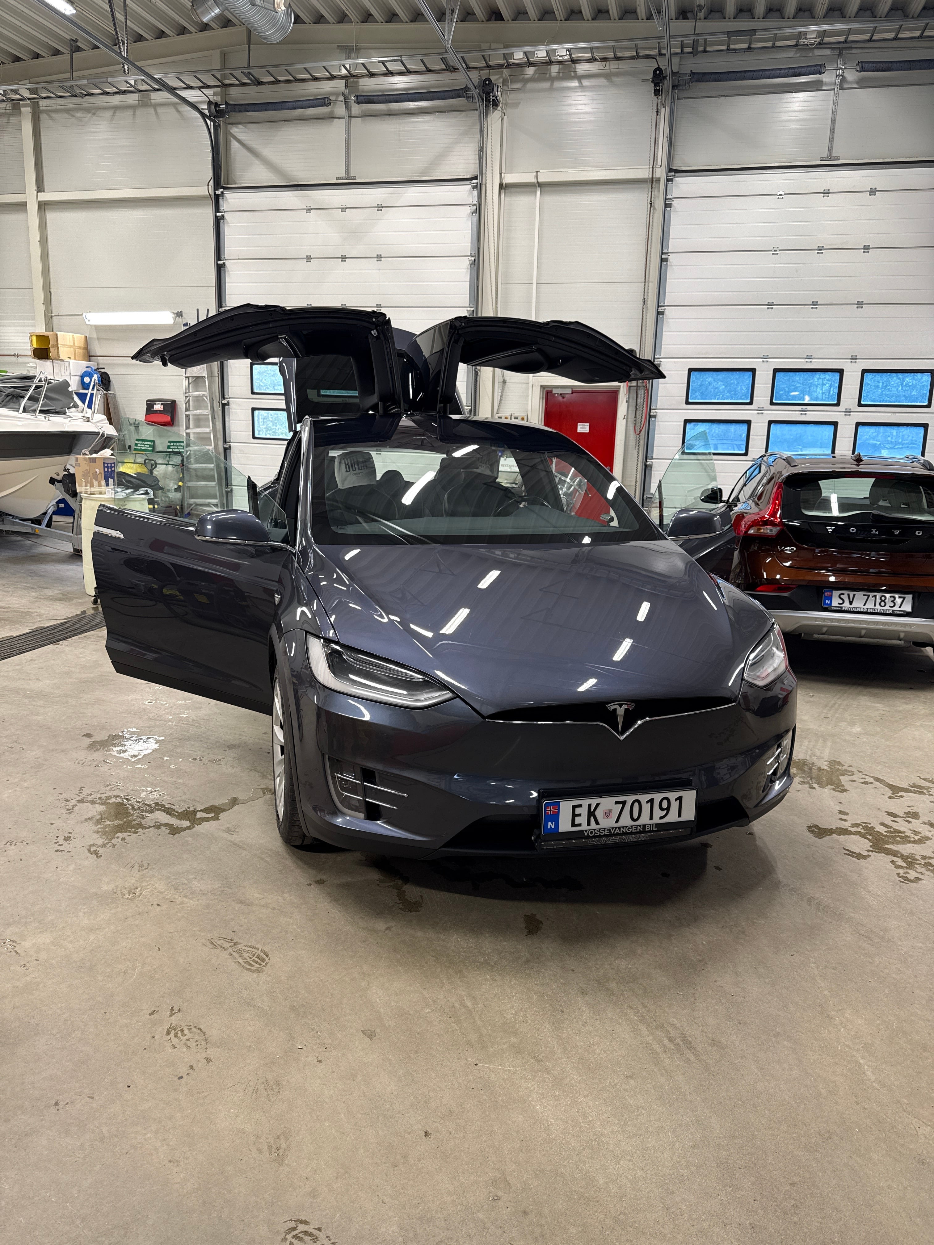 Tesla Model X med GPS